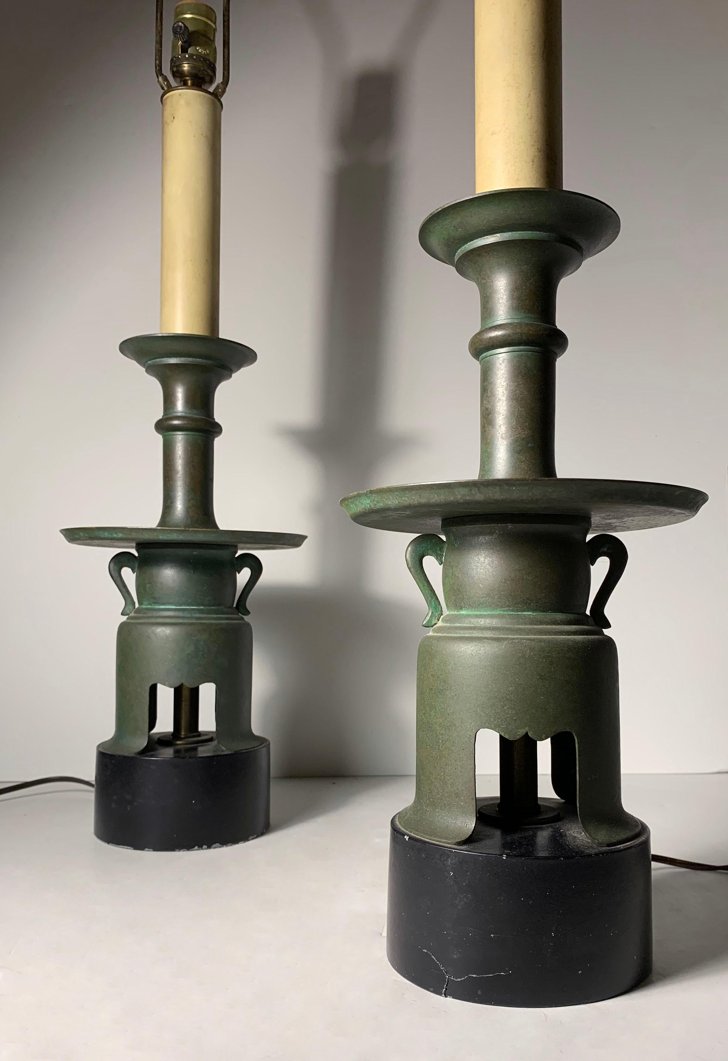 Norman Perry, lampada decorativa cinese in bronzo orientale d'epoca / Chapman in vendita 1
