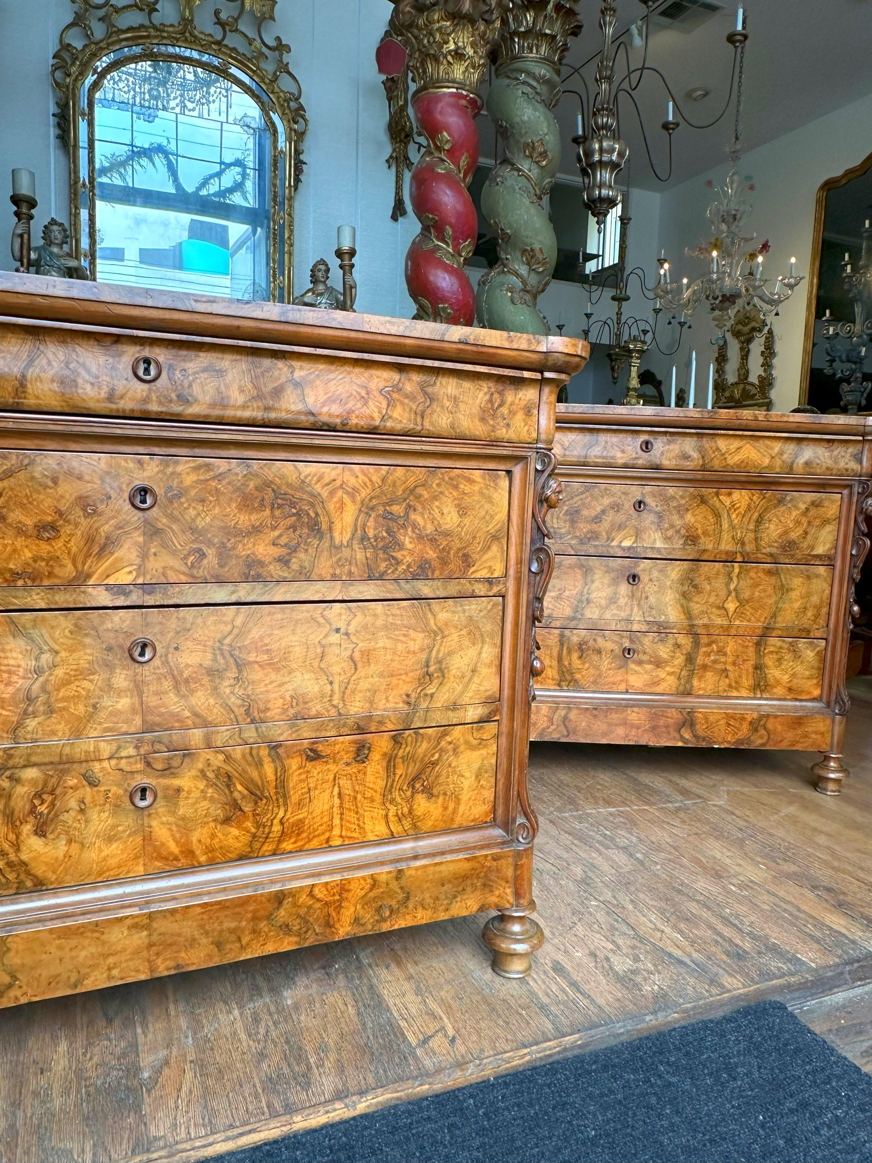 Coppia di commodes in radica di Wanut del Nord Italia - CIRCA 1880 in vendita 1