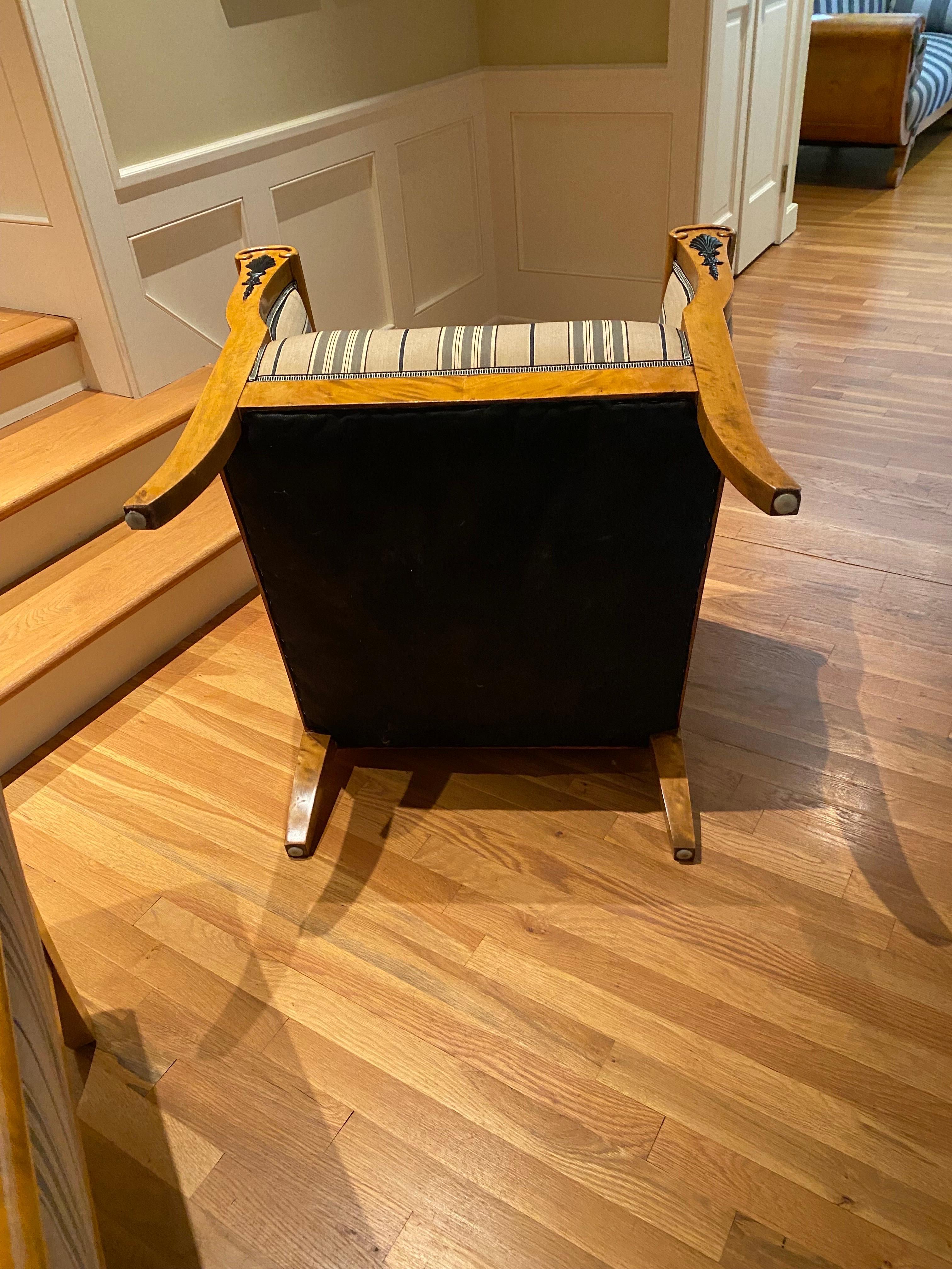 Paire de fauteuils Biedermeier en bouleau d'Europe du Nord, début des années 1900 en vente 10