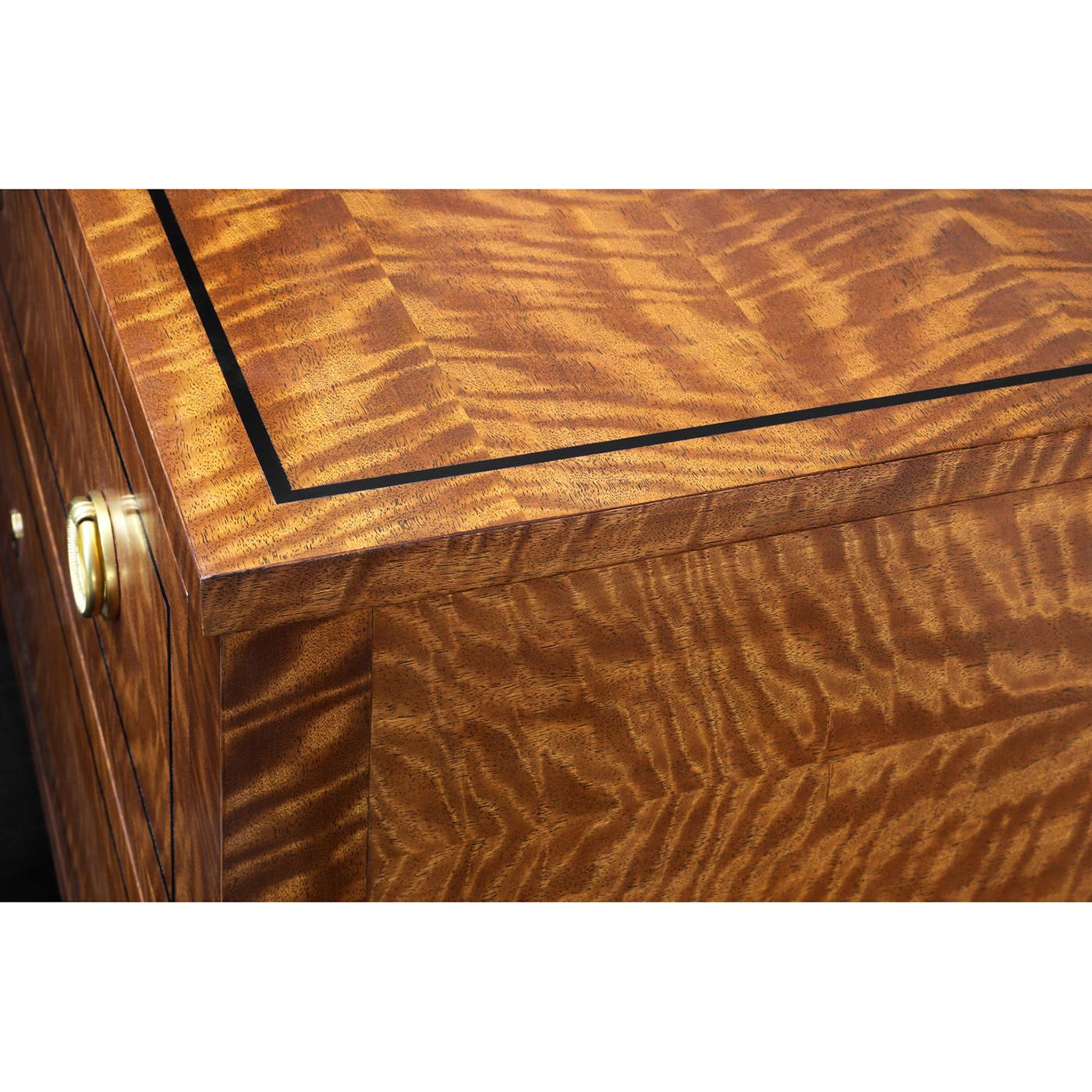 Legno Coppia di commodes in stile nordeuropeo in vendita