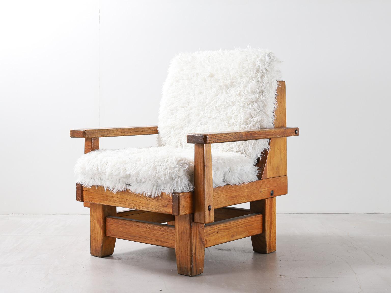 Pair of Northern Spanish Armchairs with Sheepskin Upholstered Cushions In Good Condition For Sale In London, Charterhouse Square