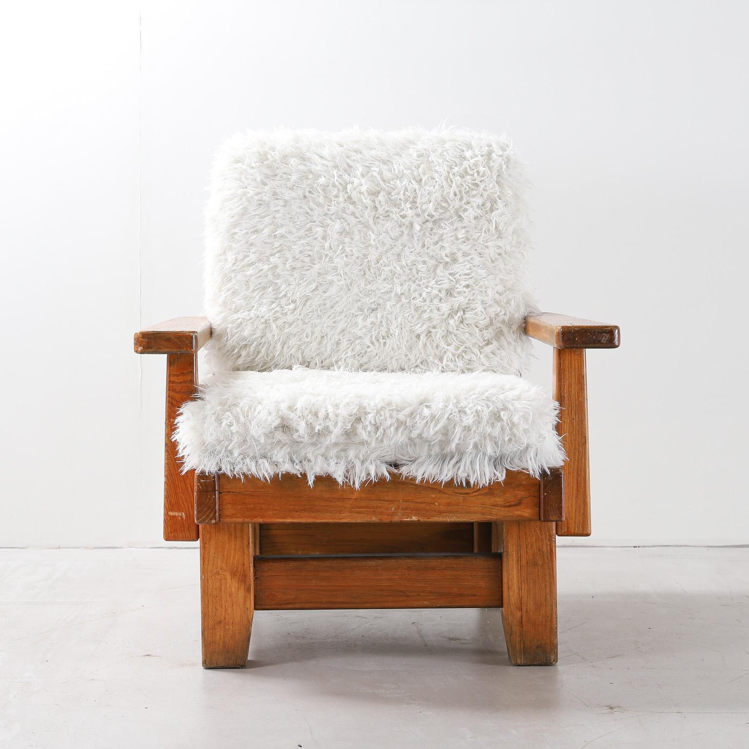 20th Century Pair of Northern Spanish Armchairs with Sheepskin Upholstered Cushions For Sale