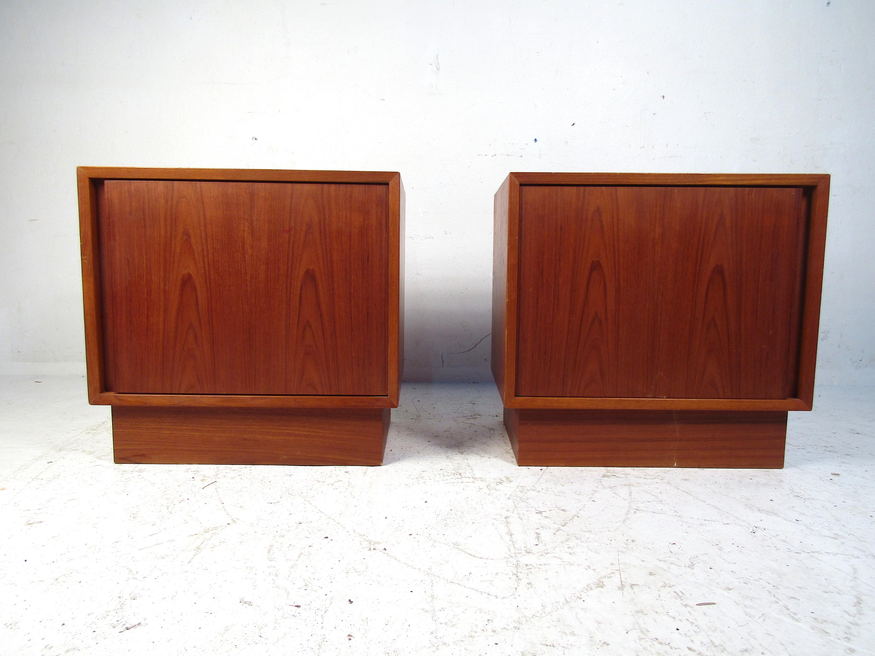 Mid-Century Modern Pair of Norwegian Modern Nightstands For Sale