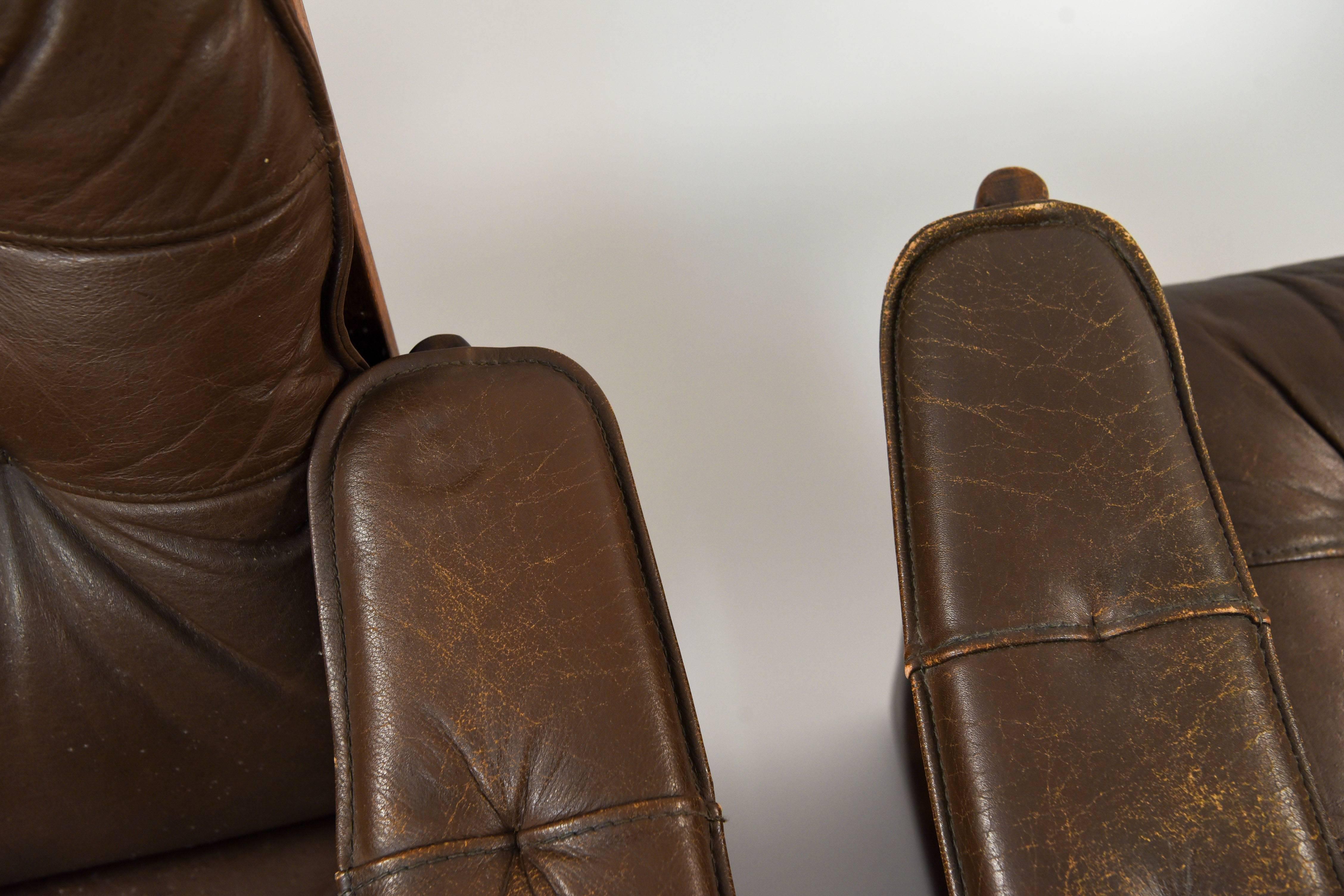 Pair of Norwegian Oddvar Vad Leather Lounge Chairs, circa 1970s 5