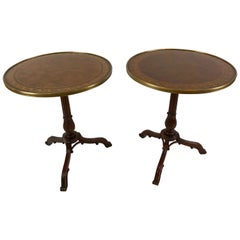 Paire de remarquables tables d'appoint rondes en loupe et bois de zèbre de Theodore Alexander