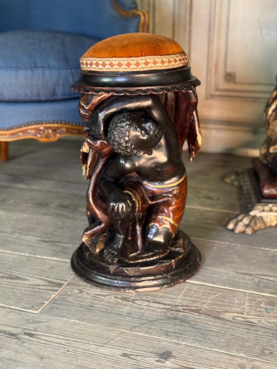 Paar nubische Hocker, polychrome Skulpturen, Venedig, um 1880 im Zustand „Hervorragend“ im Angebot in Honnelles, WHT