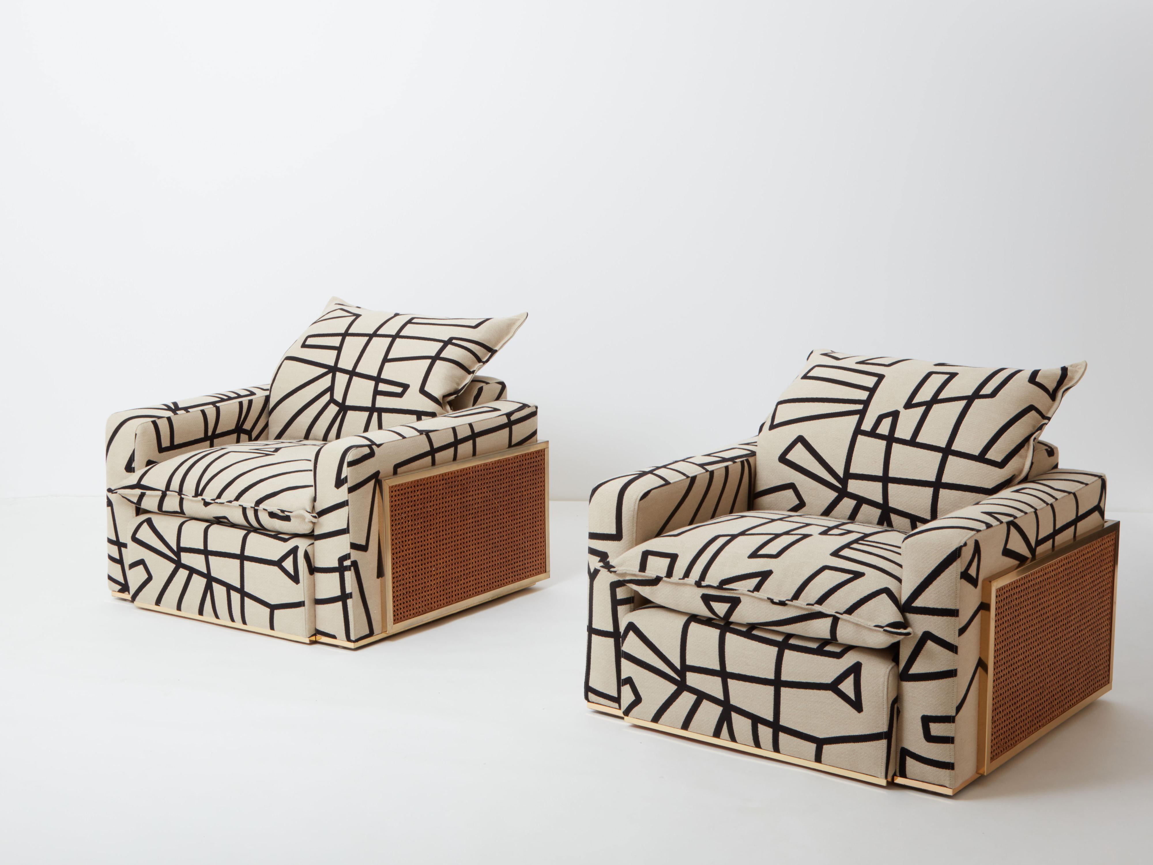 Cette paire de fauteuils en rotin et en laiton, datant de l'époque de la Côte d'Azur moderne du milieu du siècle dernier, déborde de glamour. Cette paire a été conçue par Nucci Valsecchi et produite en Italie au début des années 1970, et on dirait