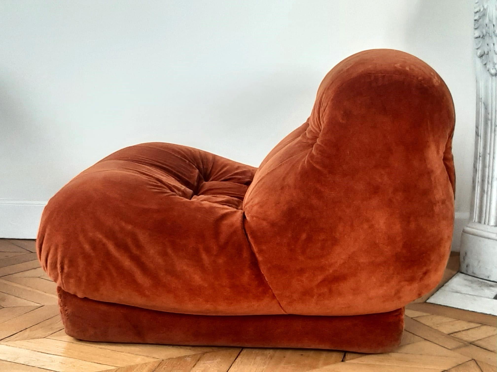 Mid-Century Modern Pair of Nuvolone chairs by Rino Maturi, original velvet