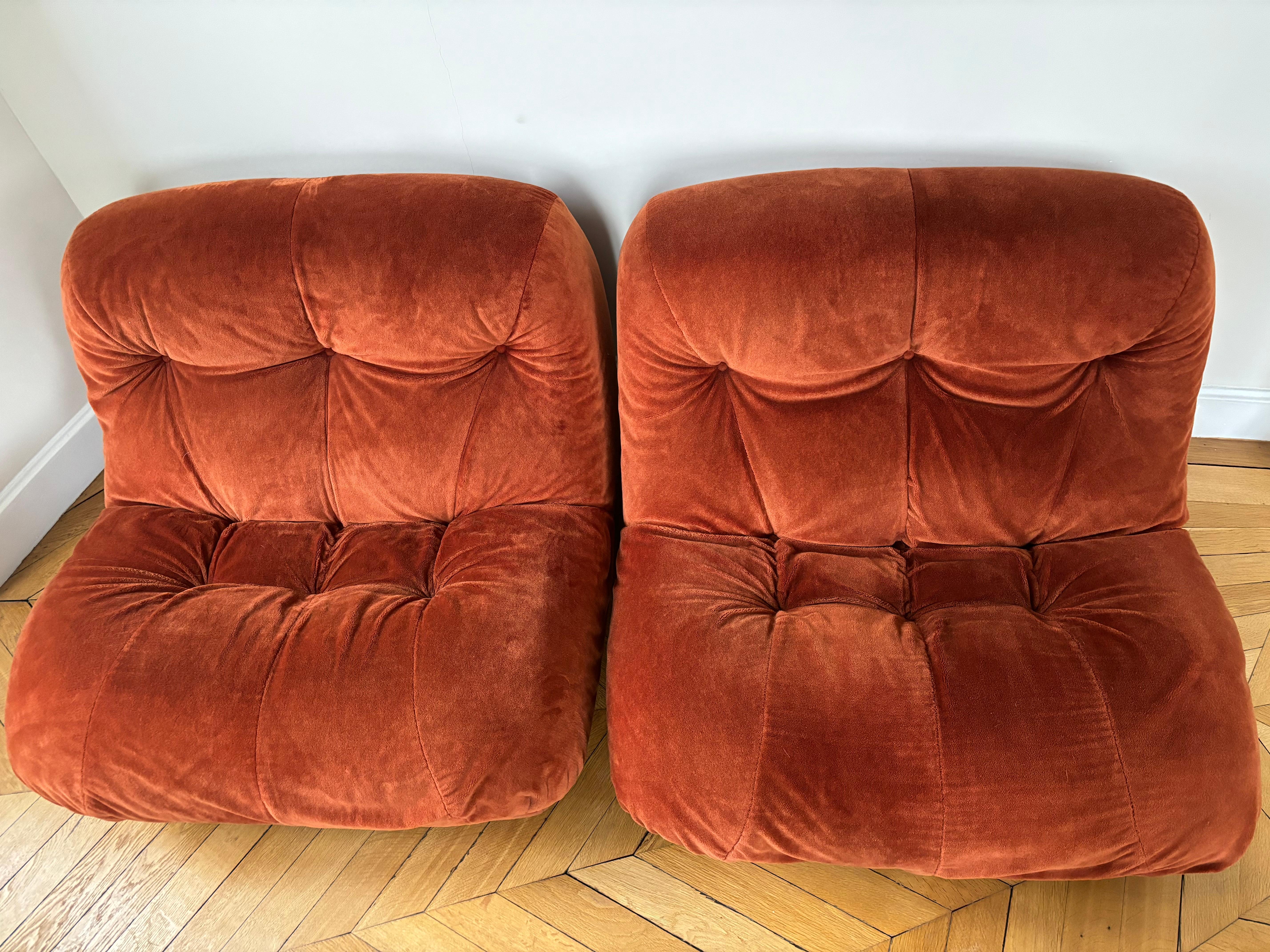 Italian Pair of Nuvolone chairs by Rino Maturi, original velvet