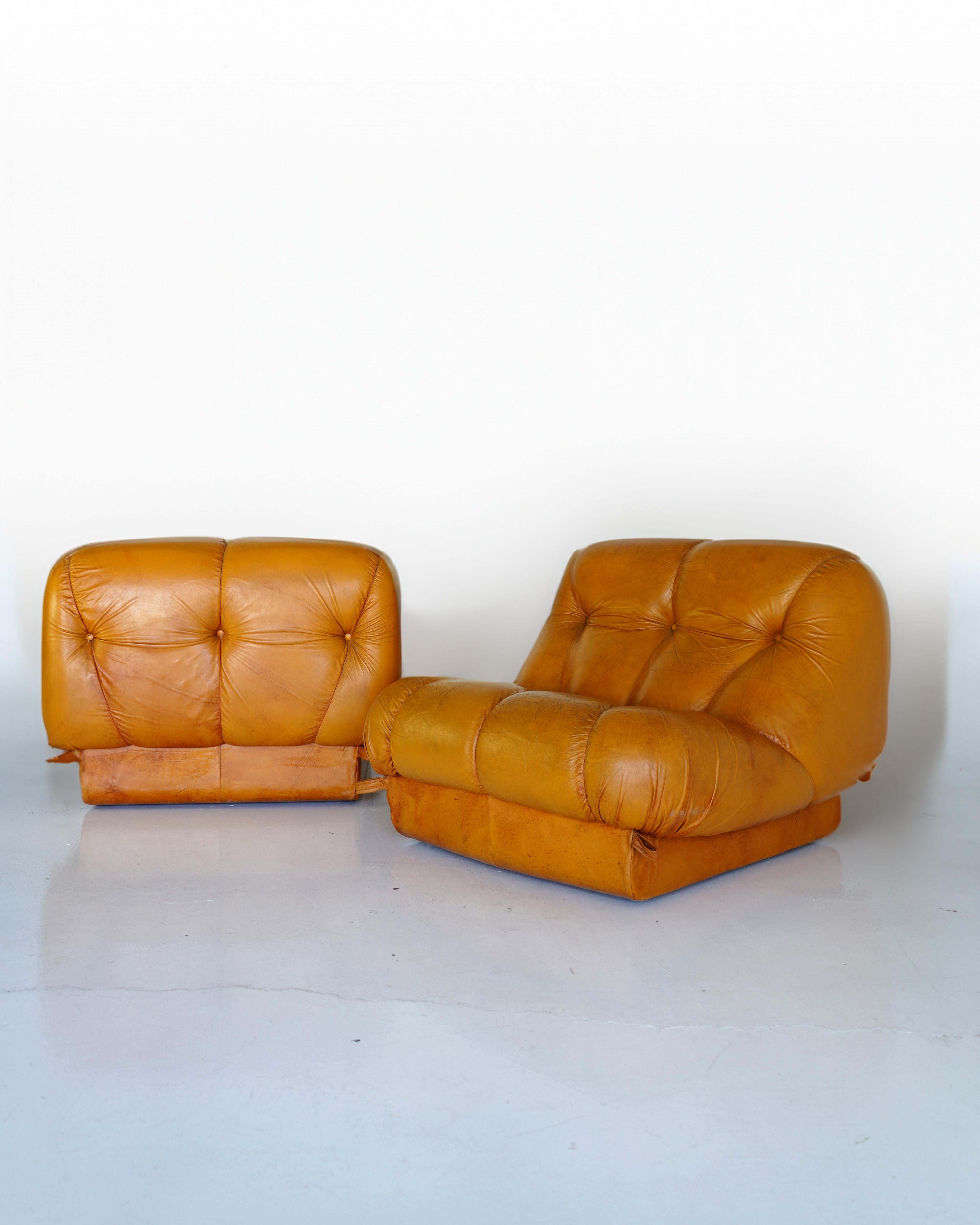 Post-Modern Pair of Nuvolone Chairs, Rino Maturi, Mimo Padova 1970s For Sale