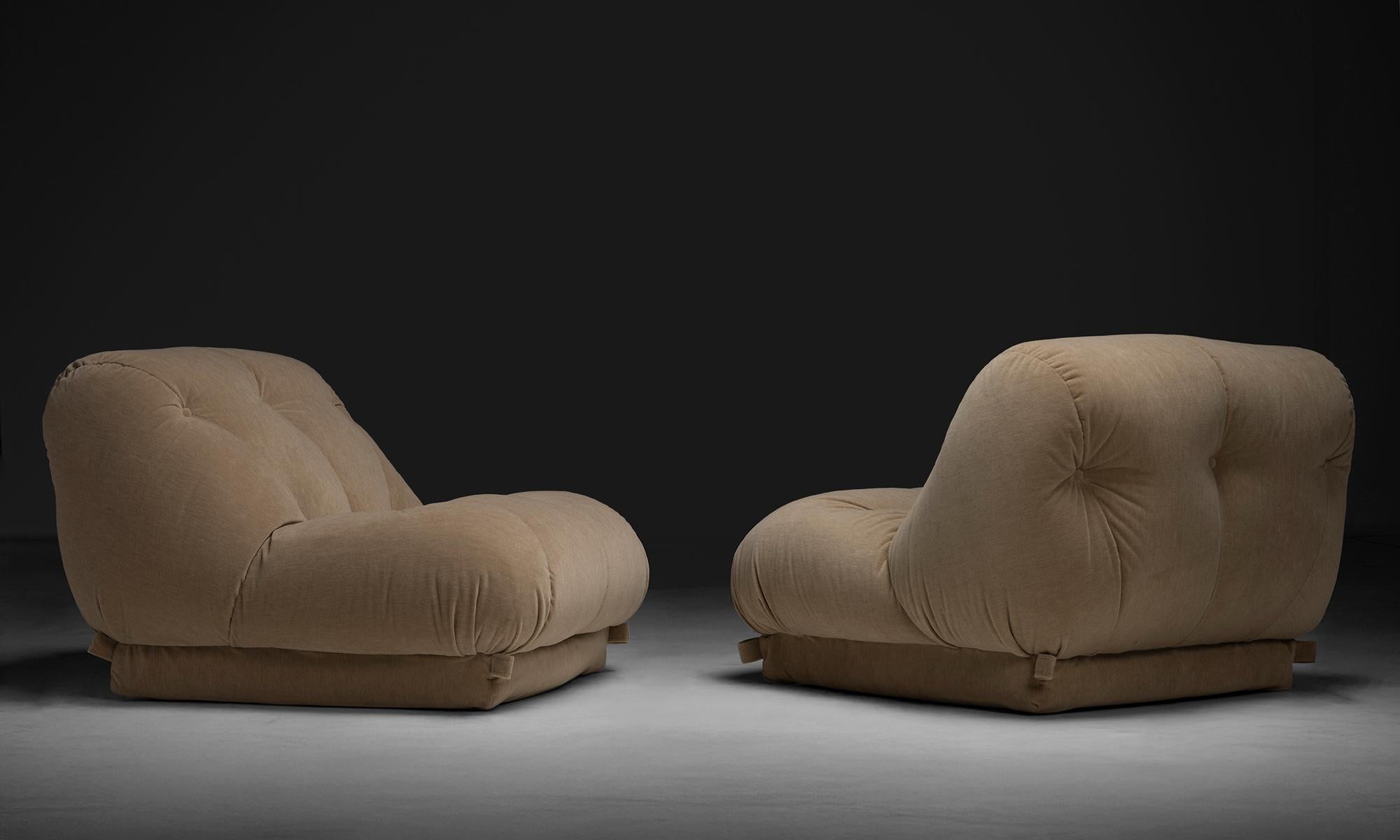 Velours Paire de chaises longues Nuvolone par Rino Maturi, Italie circa 1970 en vente