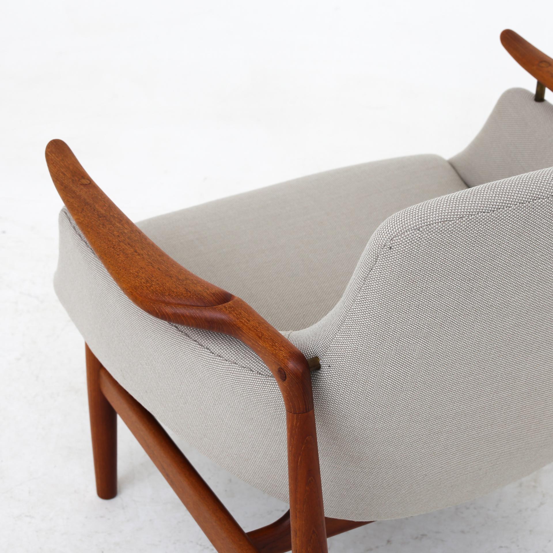 Pair of NV 53 Chairs by Finn Juhl 2