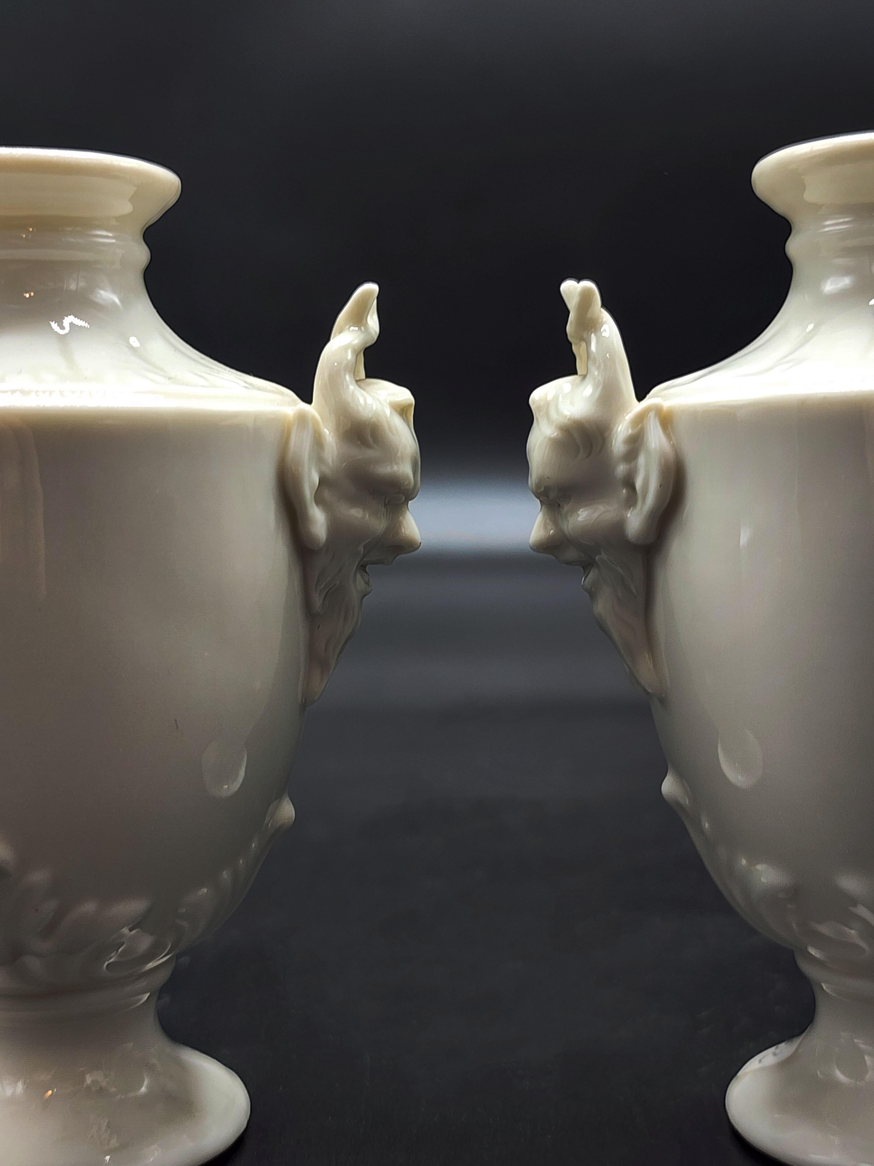 Fatto a mano Coppia di vasi in porcellana Nymphenburg Porcelain in vendita