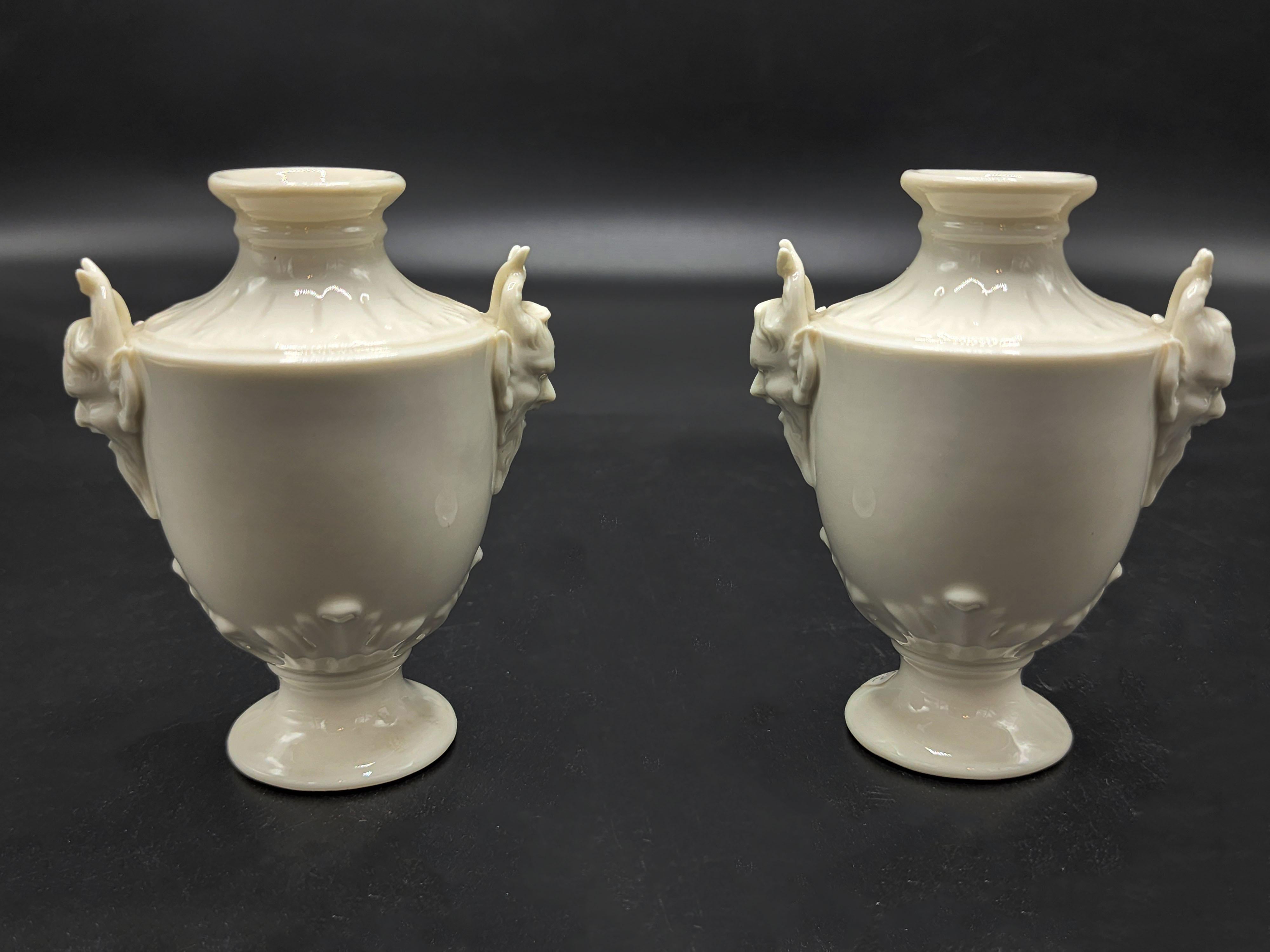 Coppia di vasi in porcellana Nymphenburg Porcelain In condizioni buone in vendita a Autonomous City Buenos Aires, CABA