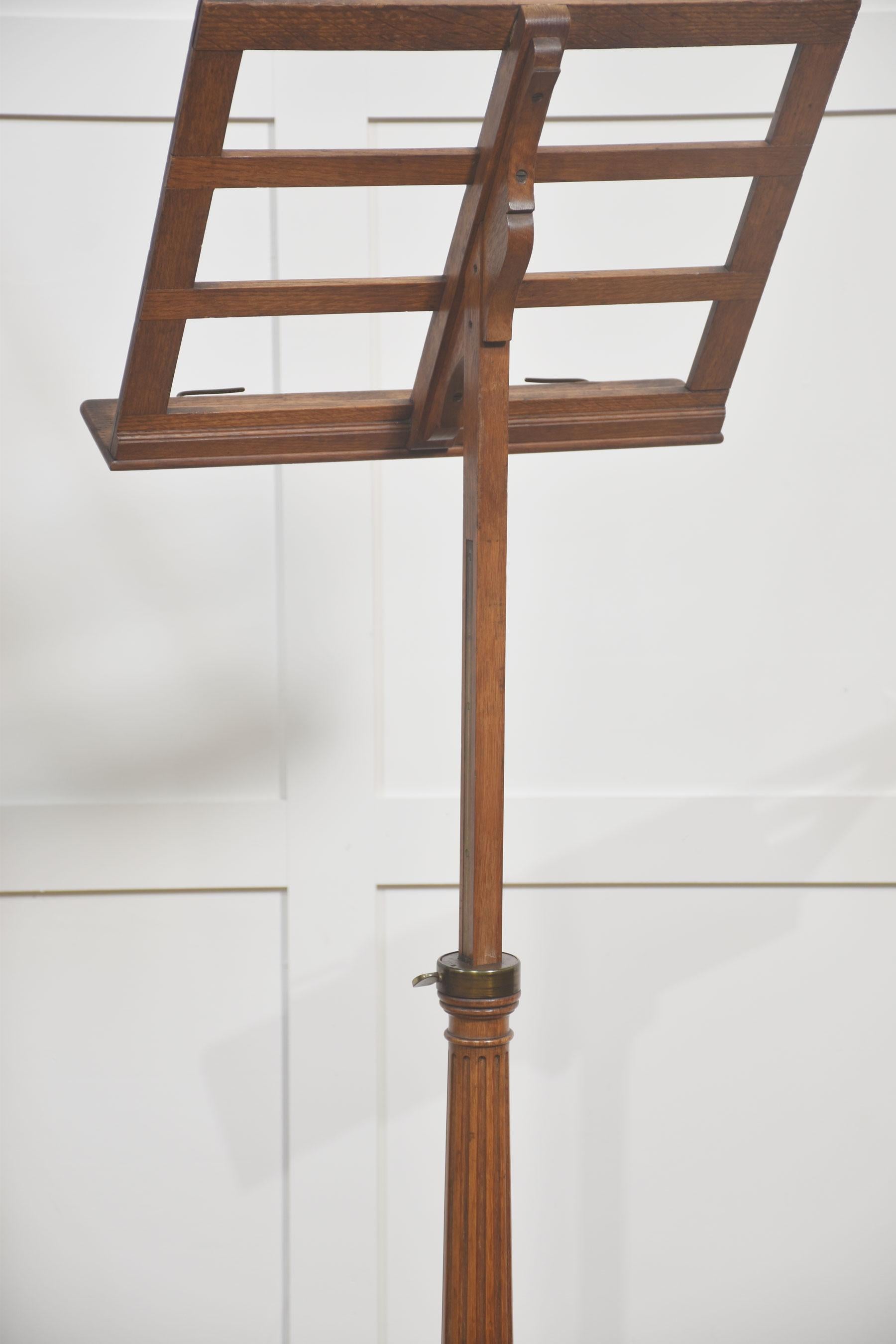 20th Century Pair of Oak Adjustable Music Stands For Sale