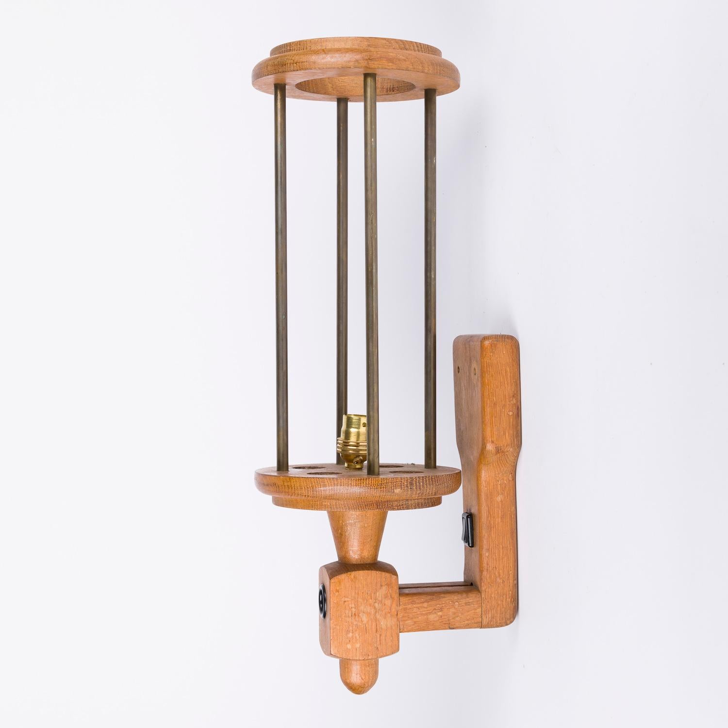 Pair of oak and brass wall lights by Guillerme & Chambron In Good Condition For Sale In London, GB