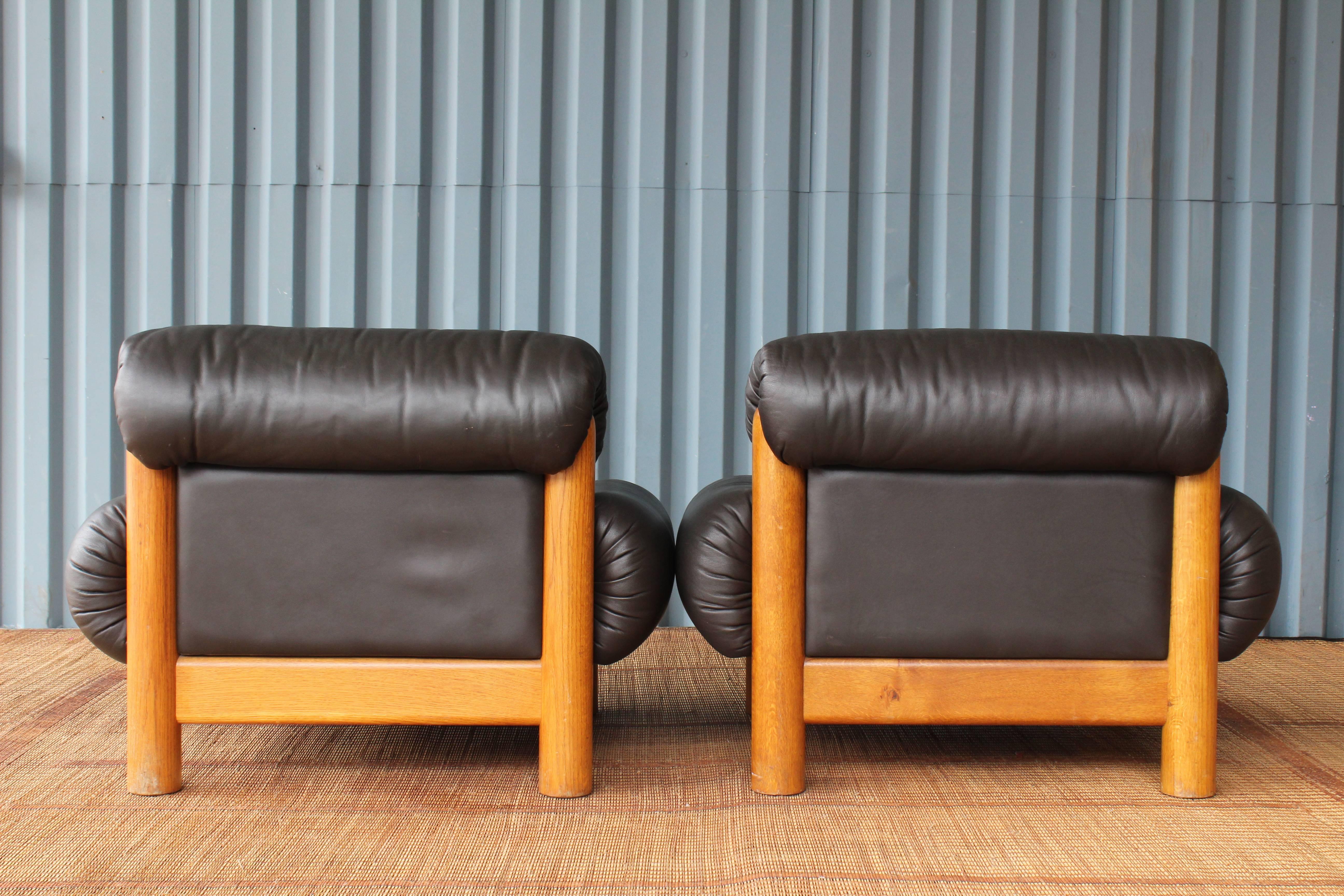 Pair of Oak and Leather Chairs, 1970s, Italy In Excellent Condition In Los Angeles, CA