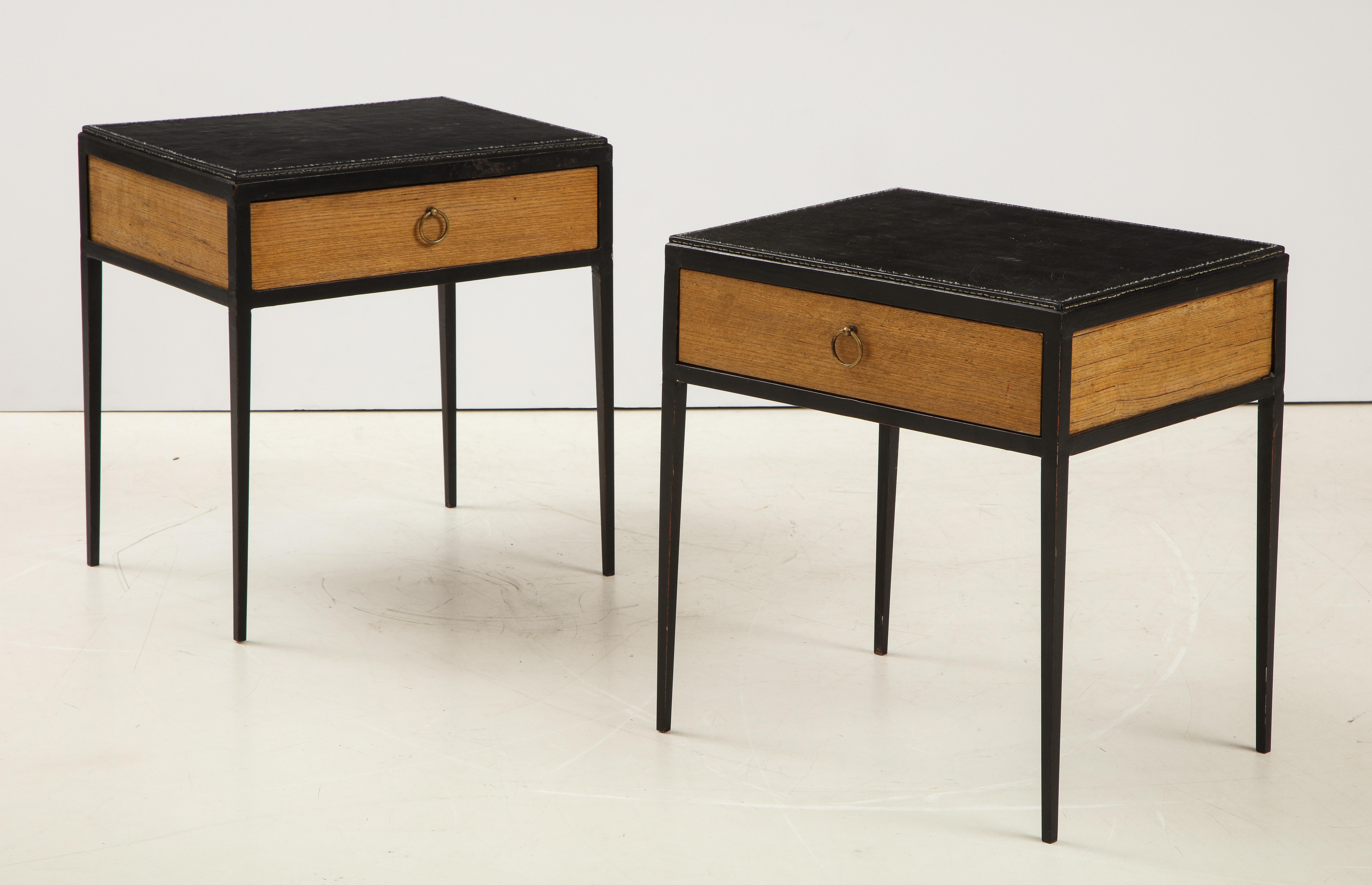 Pair of Oak and Leather Side Tables in the Manner of Jean Michel Frank In Good Condition In Montreal, QC