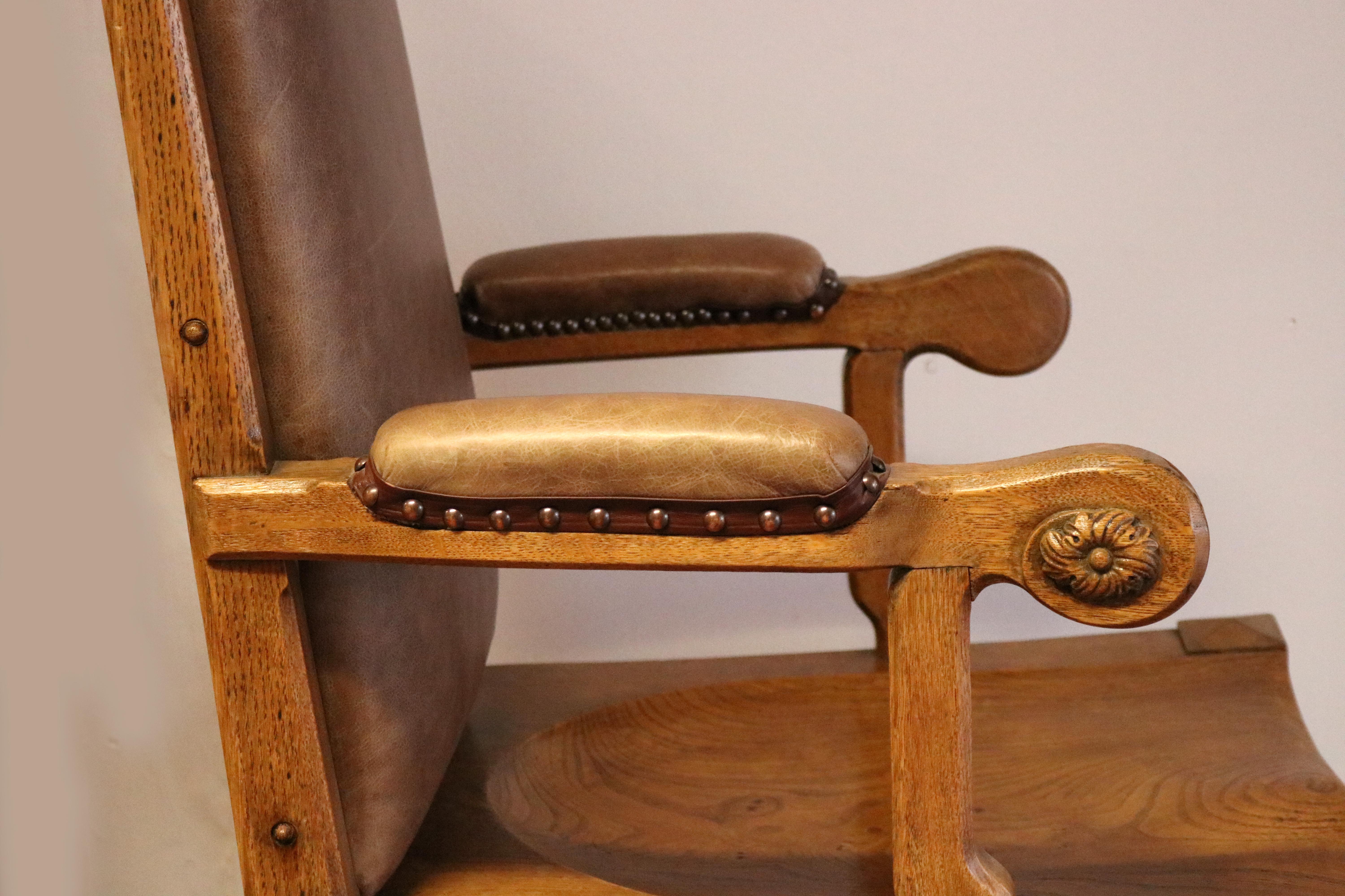 Pair of Oak and Leather Upholstered Armchairs, circa 1900 In Good Condition For Sale In Glencarse, Perthshire