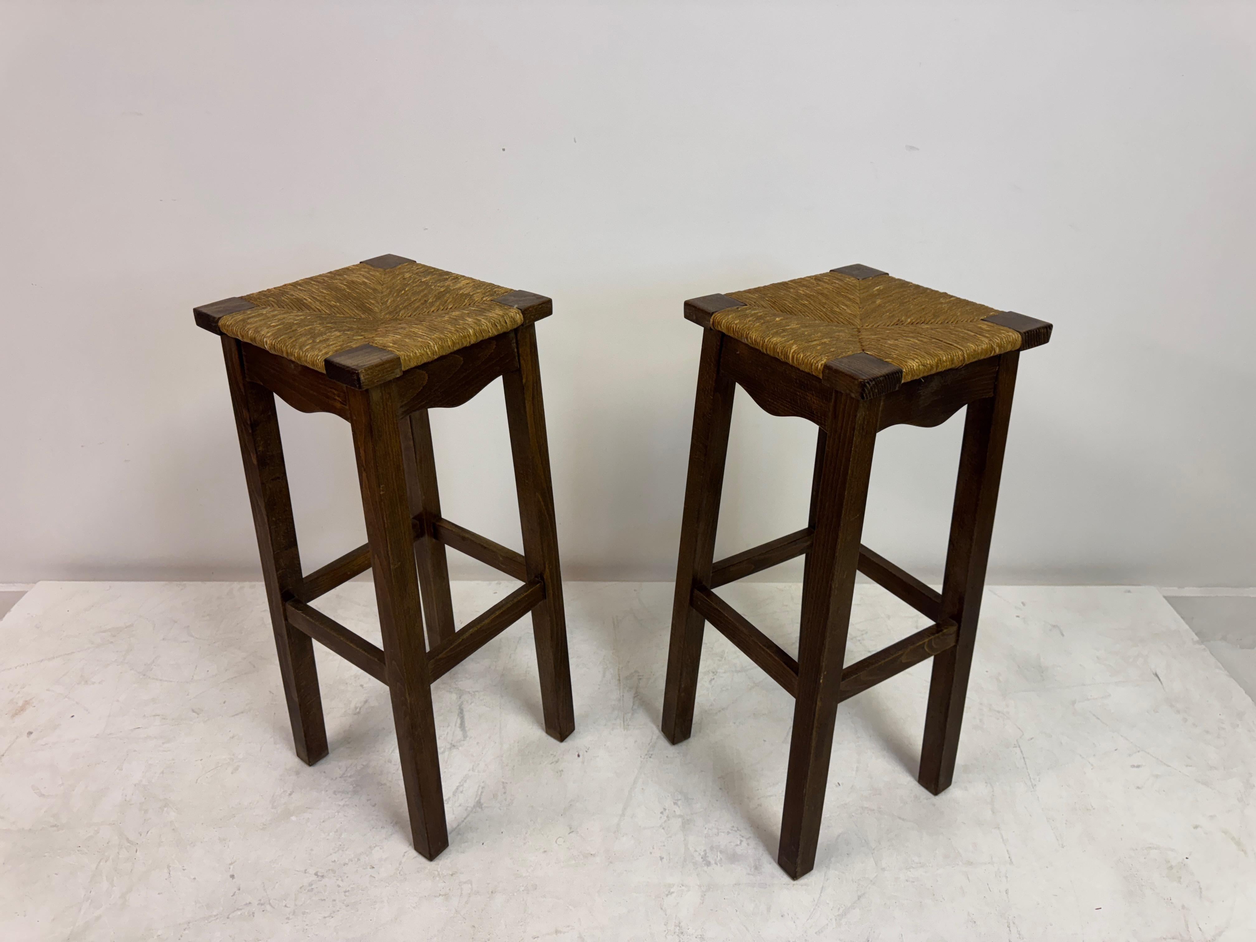 XX secolo Pair of Oak and Rush Bar Stools, France, 20th Century in vendita