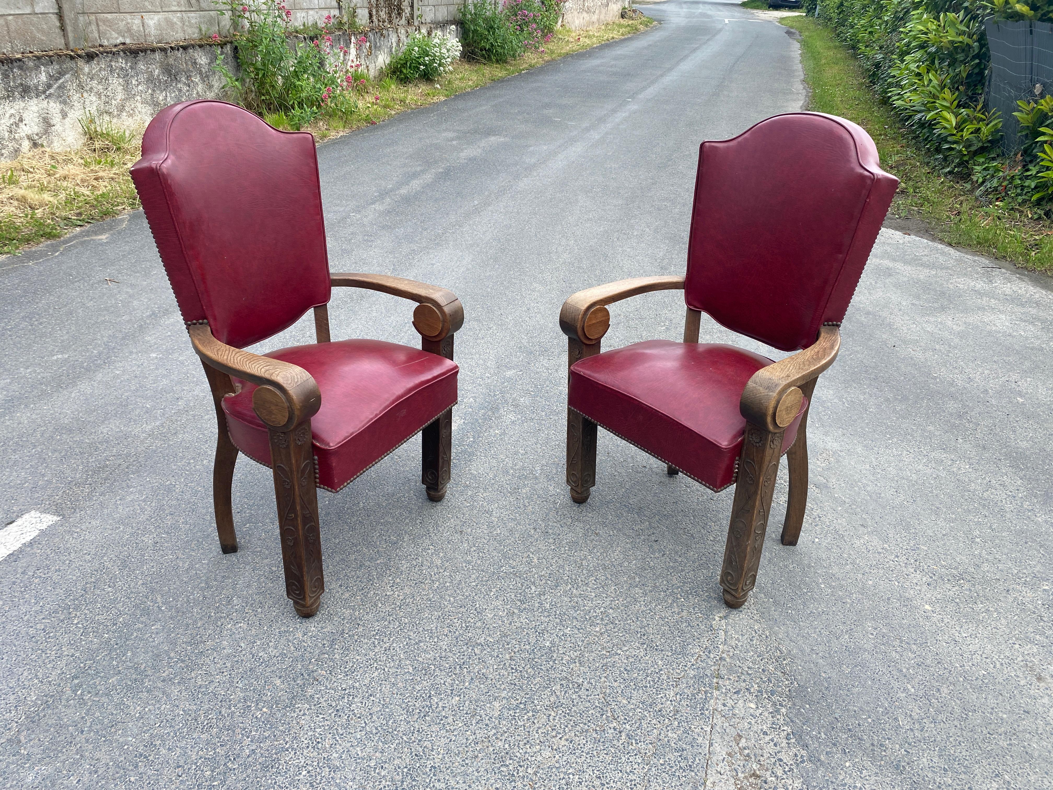 paire de fauteuils en chêne dans le style de Charles Dudouyt ou Francisque Chaleyssin vers 1930