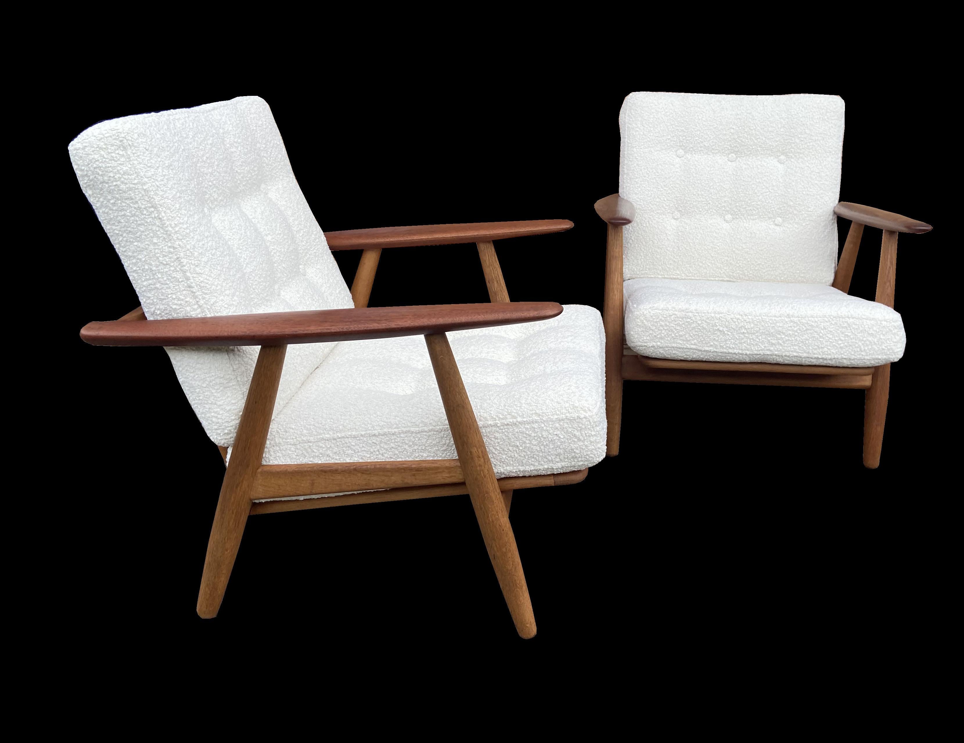 Scandinavian Modern Pair of Oak and Teak Cigar Chairs Model Ge240 by Hans J. Wegner for GETAMA