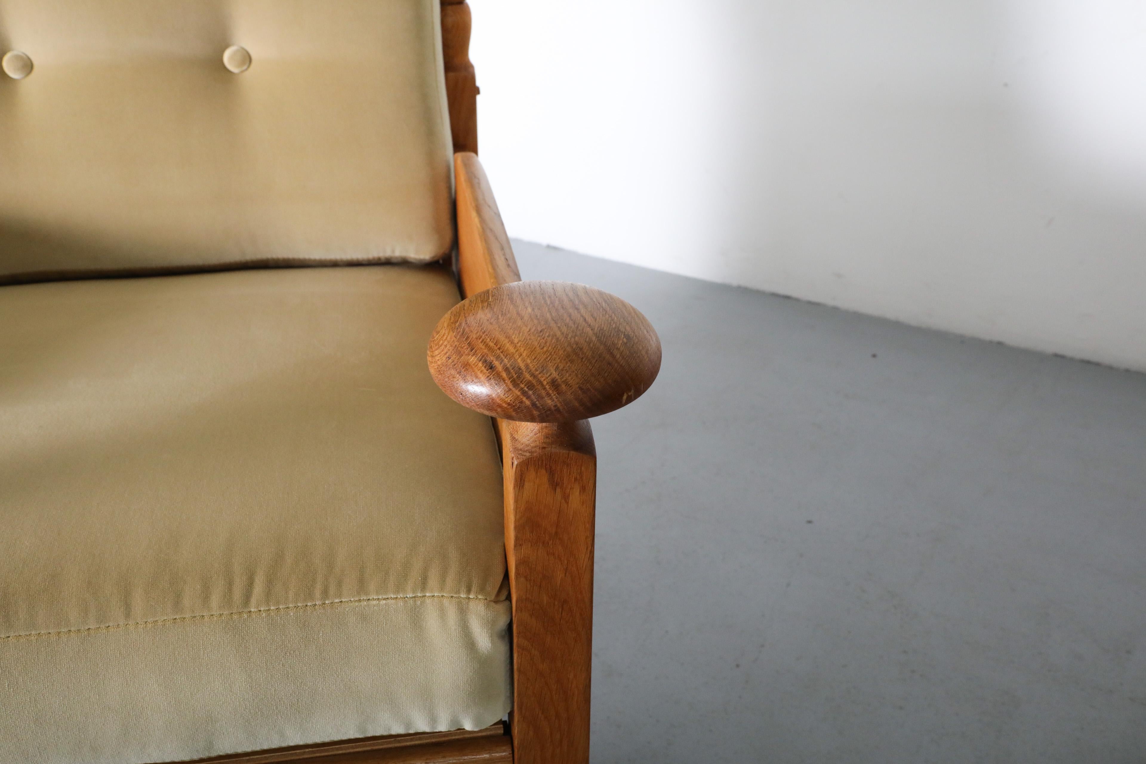 Coppia di sedie da salotto a forma di trono in Oak e velluto, con rifiniture e aste a forma di Horn in vendita 4