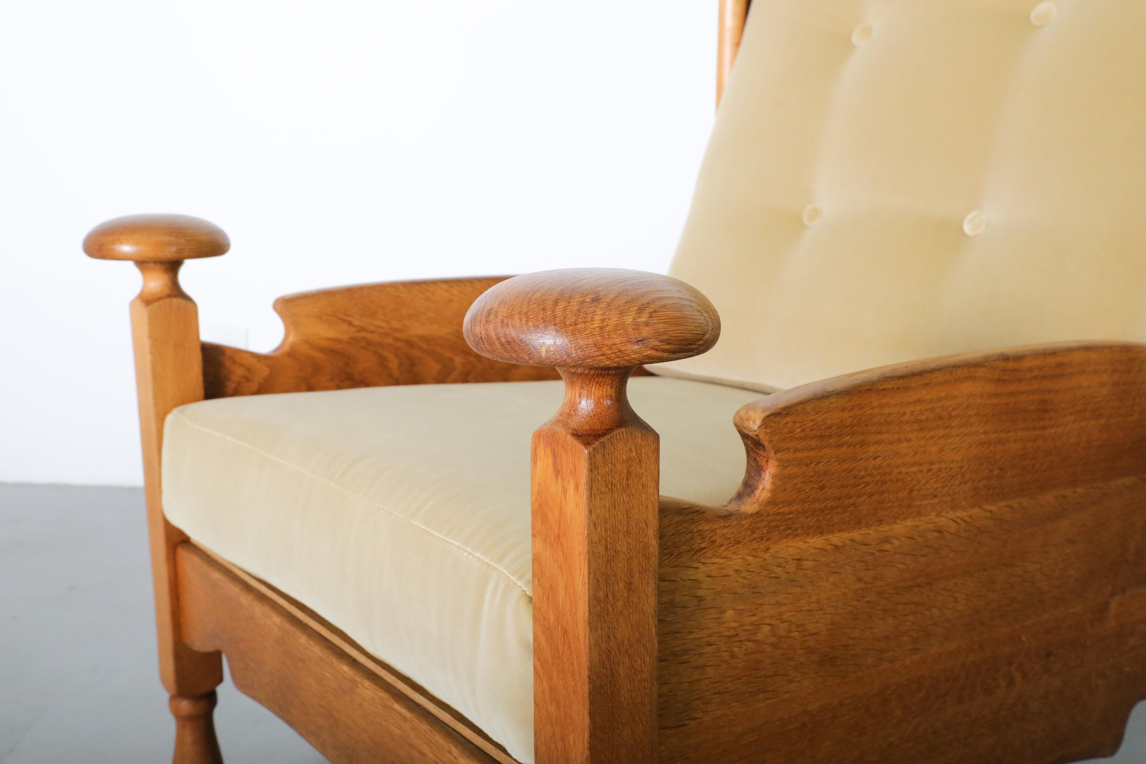 Coppia di sedie da salotto a forma di trono in Oak e velluto, con rifiniture e aste a forma di Horn in vendita 7