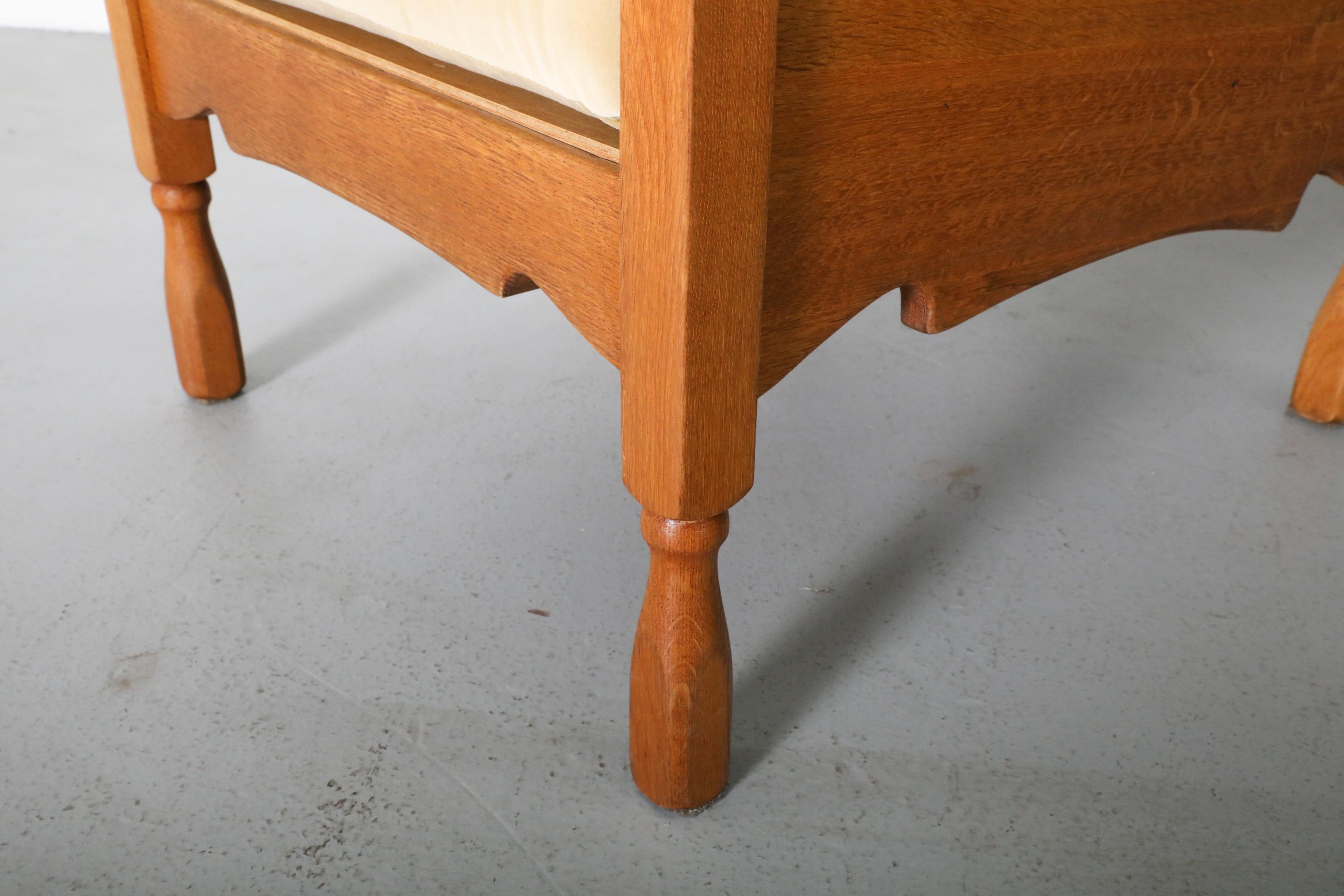 Coppia di sedie da salotto a forma di trono in Oak e velluto, con rifiniture e aste a forma di Horn in vendita 8
