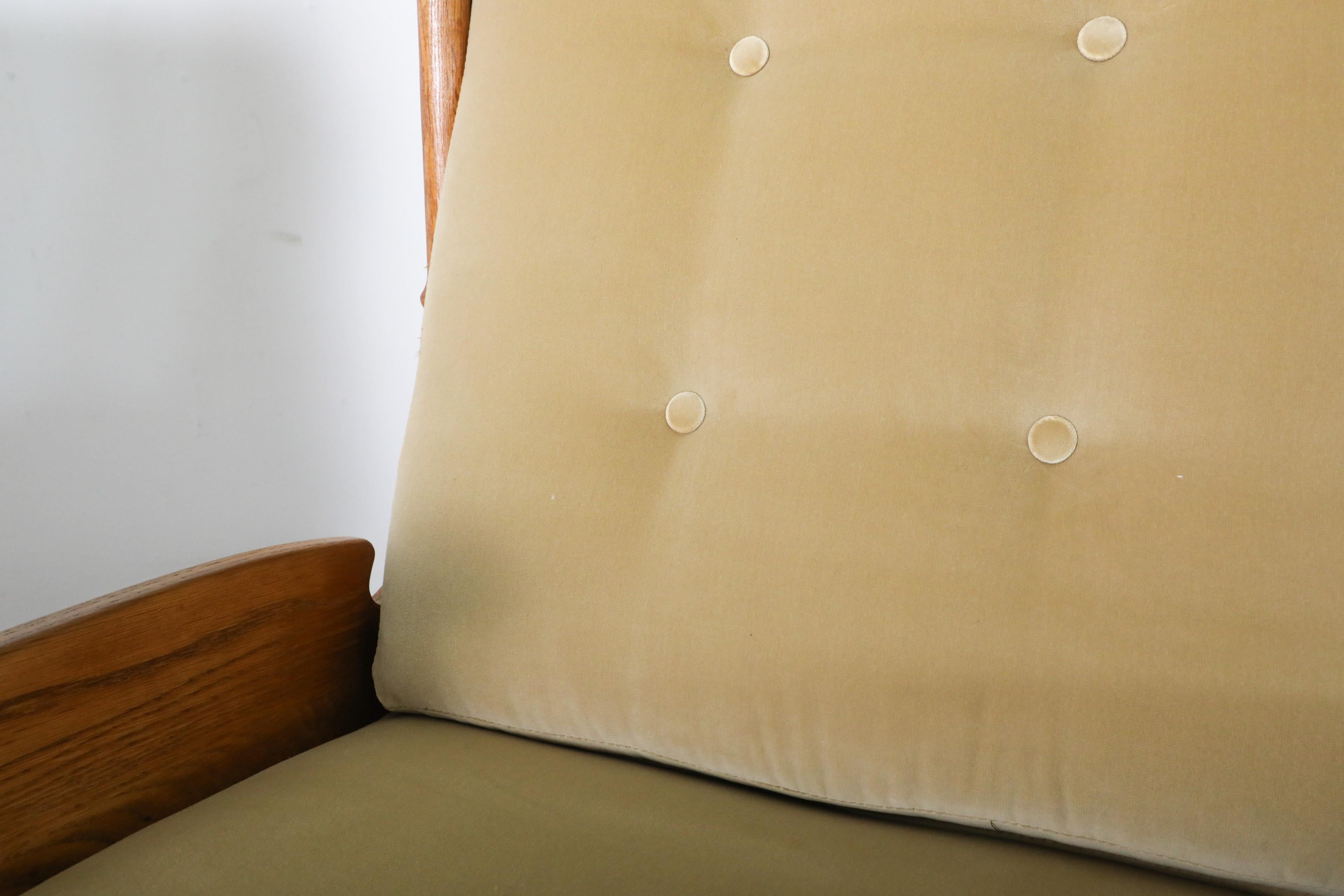 Coppia di sedie da salotto a forma di trono in Oak e velluto, con rifiniture e aste a forma di Horn in vendita 11