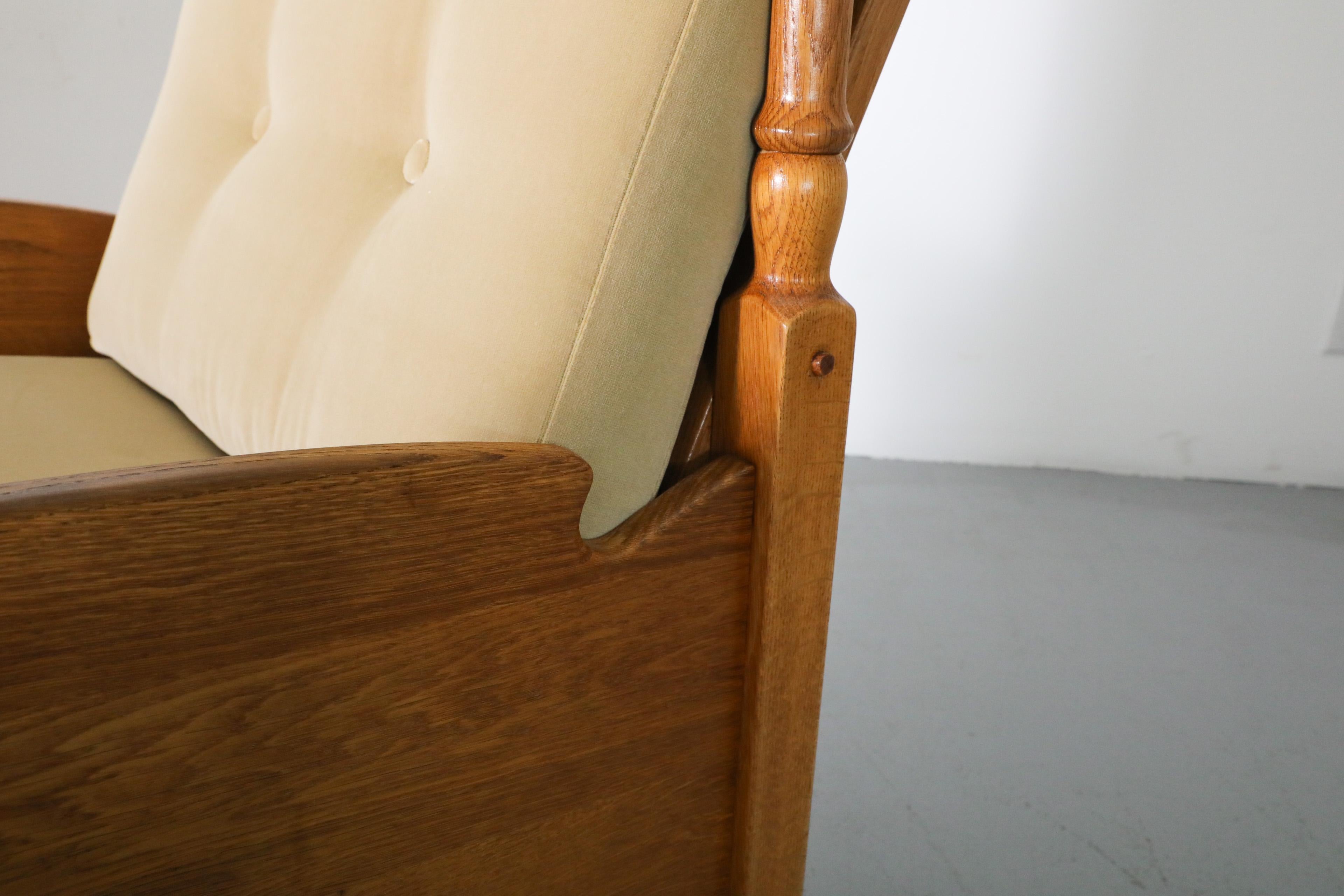 Coppia di sedie da salotto a forma di trono in Oak e velluto, con rifiniture e aste a forma di Horn in vendita 13