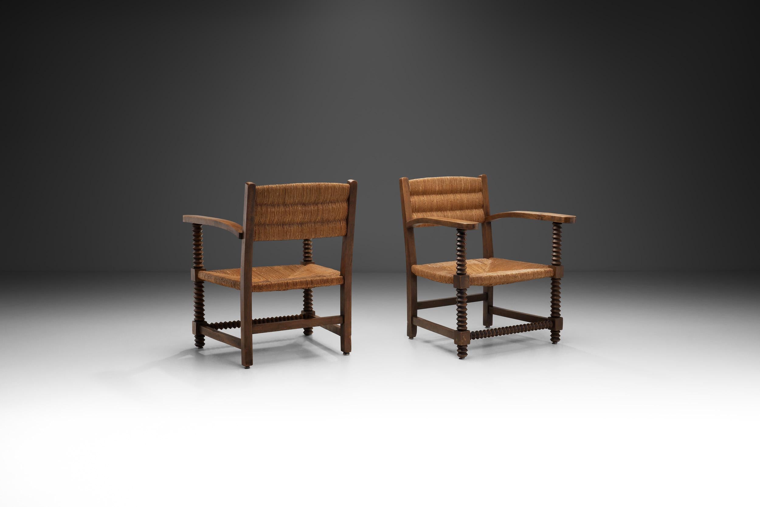 Mid-Century Modern Pair of Oak and Woven Rush Chairs in the Manner of Charles Dudouyt, France 1940s For Sale