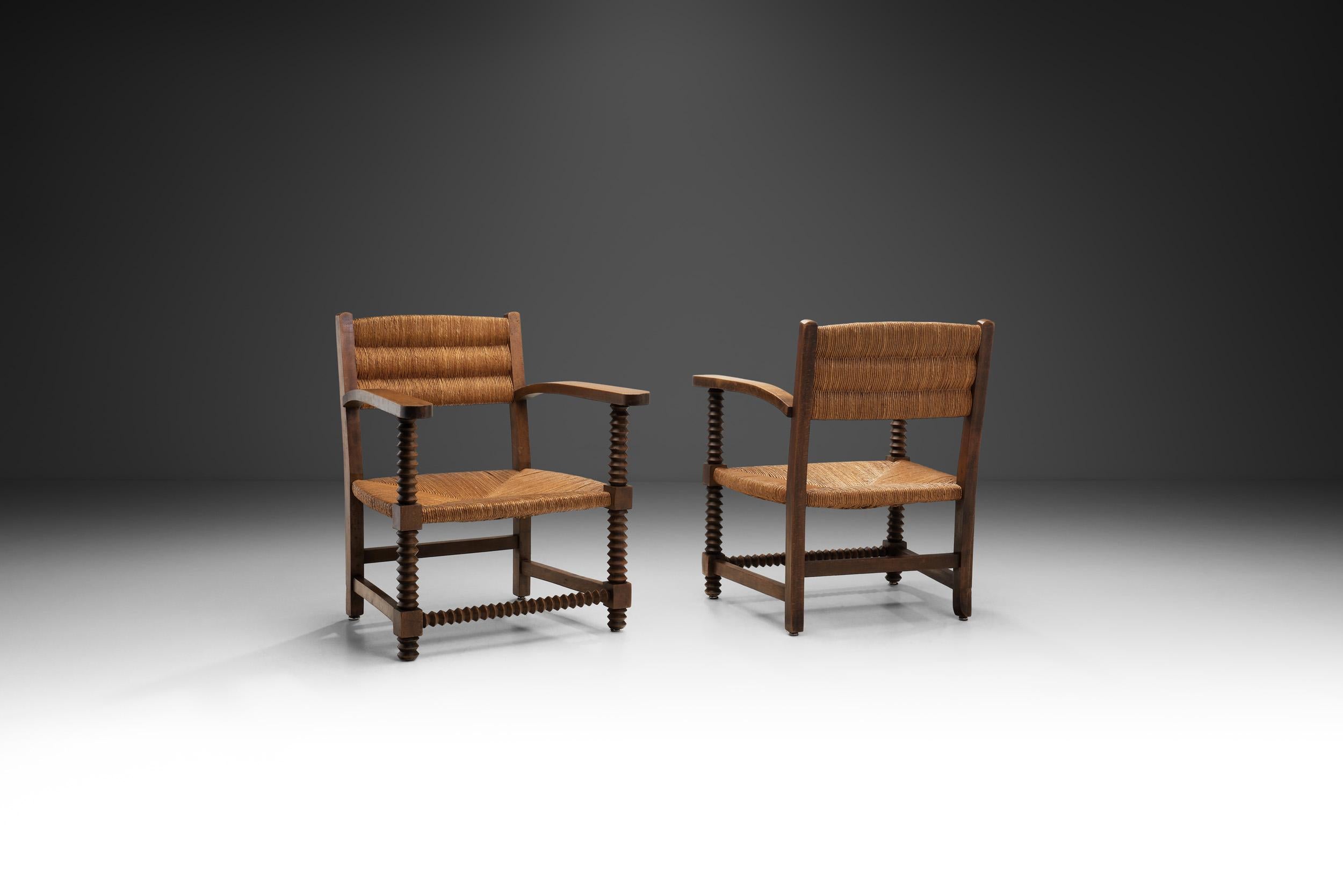 French Pair of Oak and Woven Rush Chairs in the Manner of Charles Dudouyt, France 1940s For Sale