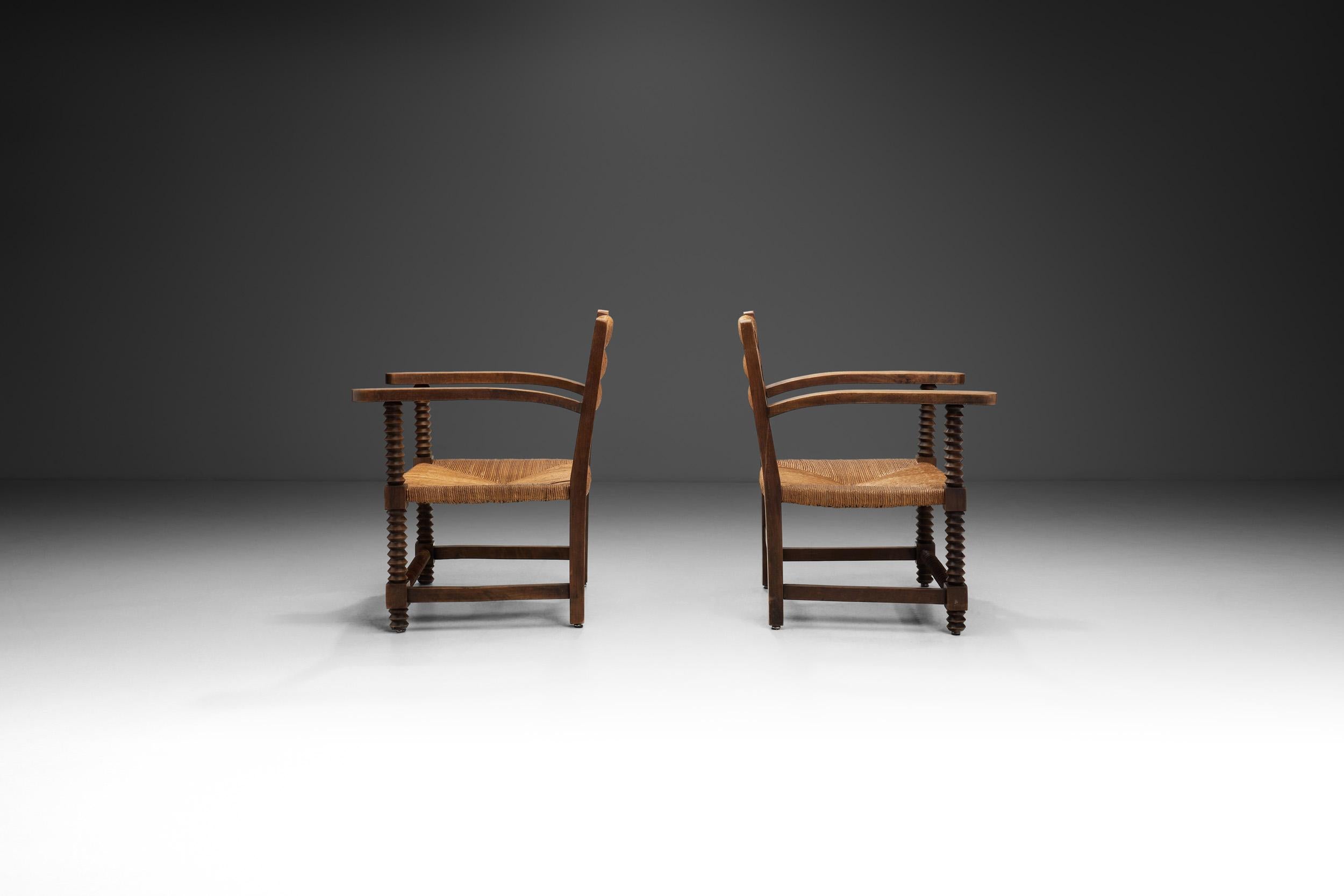 Pair of Oak and Woven Rush Chairs in the Manner of Charles Dudouyt, France 1940s In Good Condition For Sale In Utrecht, NL