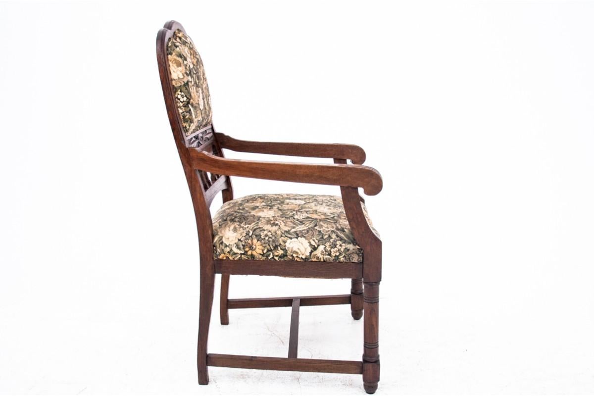 Antique armchairs from the 1900s. 
Made of oak wood
Dimensions: height 114 cm / height of the seat. 50 cm / width 63 cm / Dep. 65 cm.