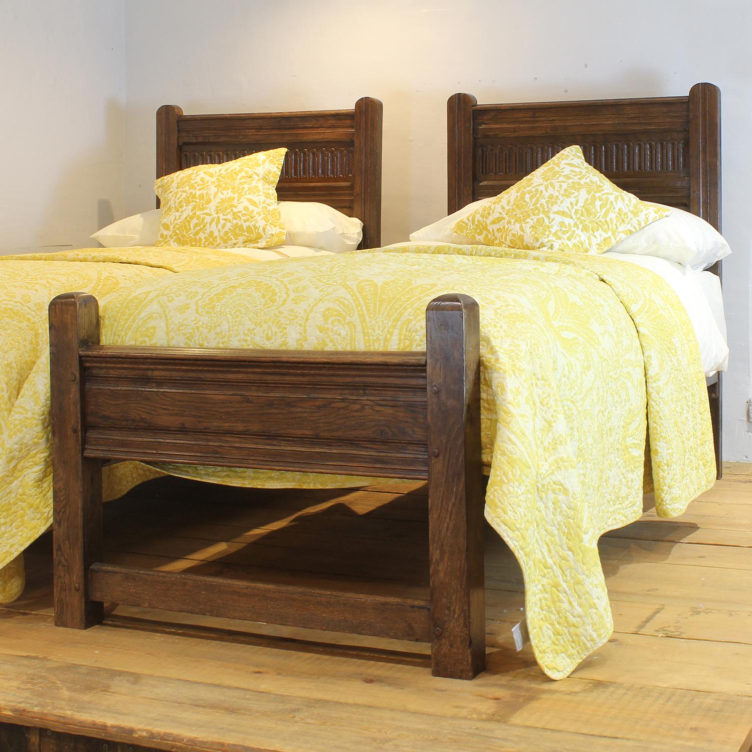 Queen Anne Pair of Oak Antique Beds WP49 For Sale