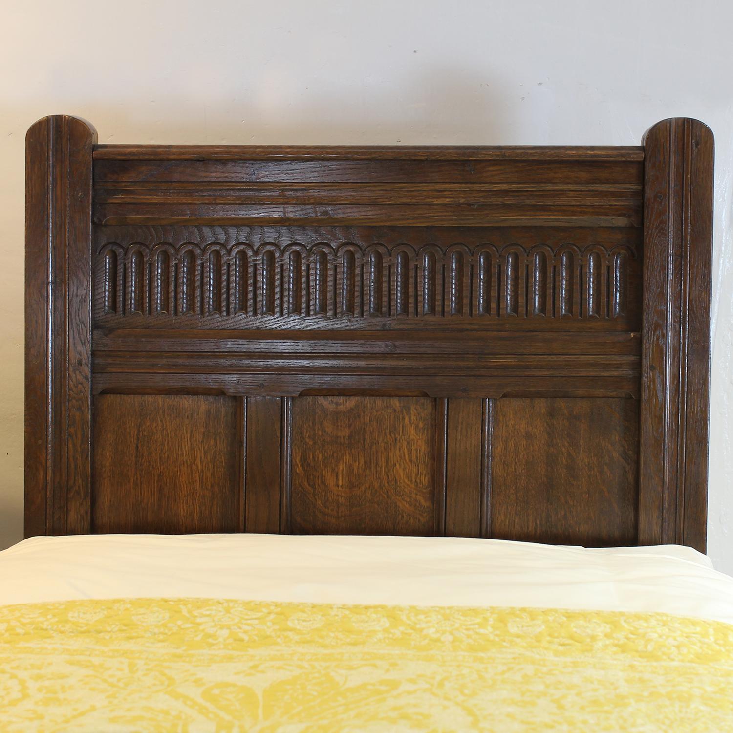 Pair of Oak Antique Beds WP49 For Sale 1