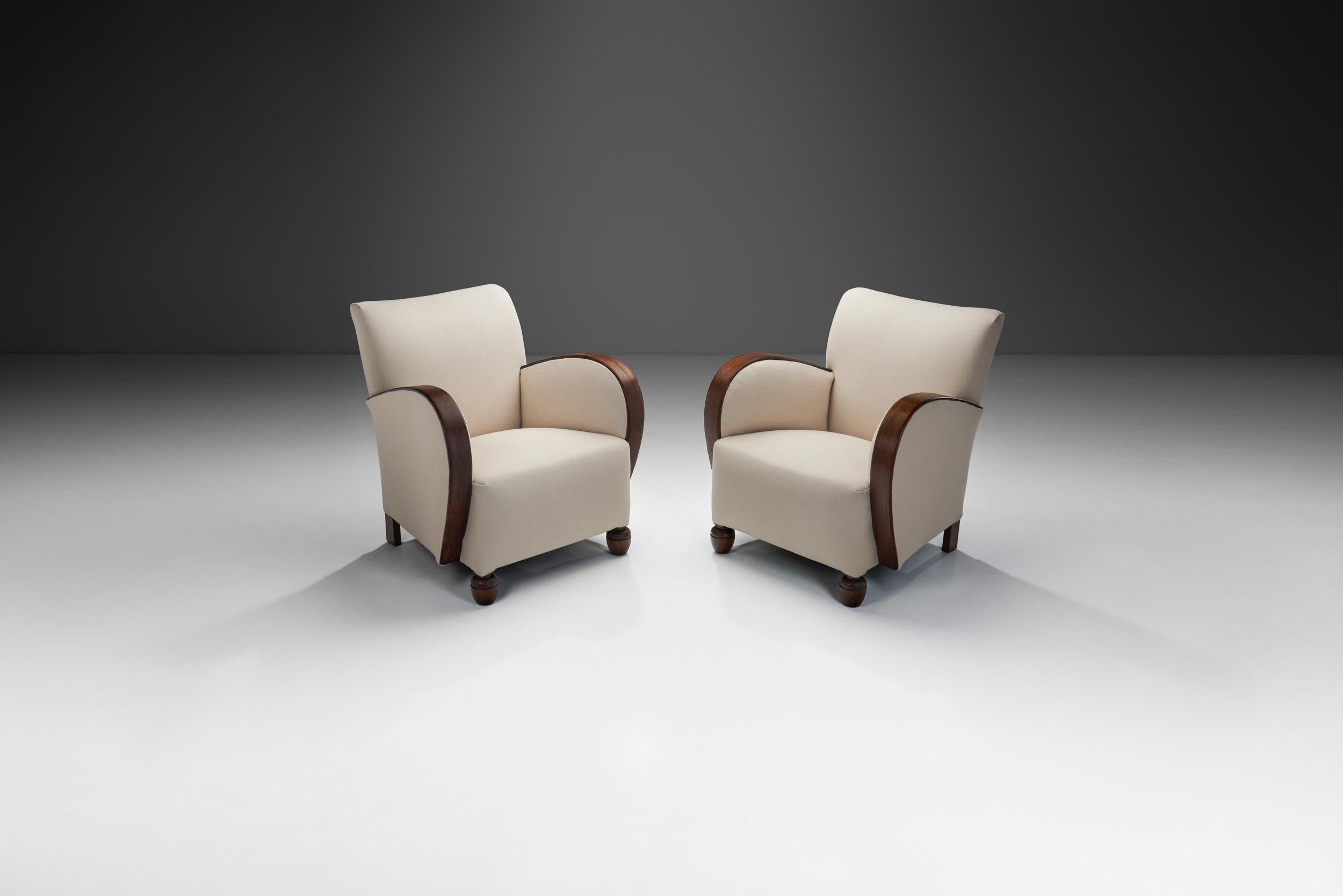 Pair of Oak Art Deco Armchairs, Europe ca 1930s In Good Condition For Sale In Utrecht, NL