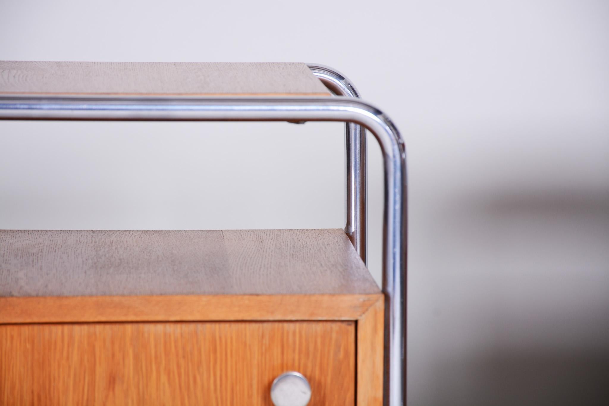 Chrome Pair of Oak Bauhaus Bed-Side Tables, Maker Robert Slezak, Czechoslovakia, 1930s For Sale