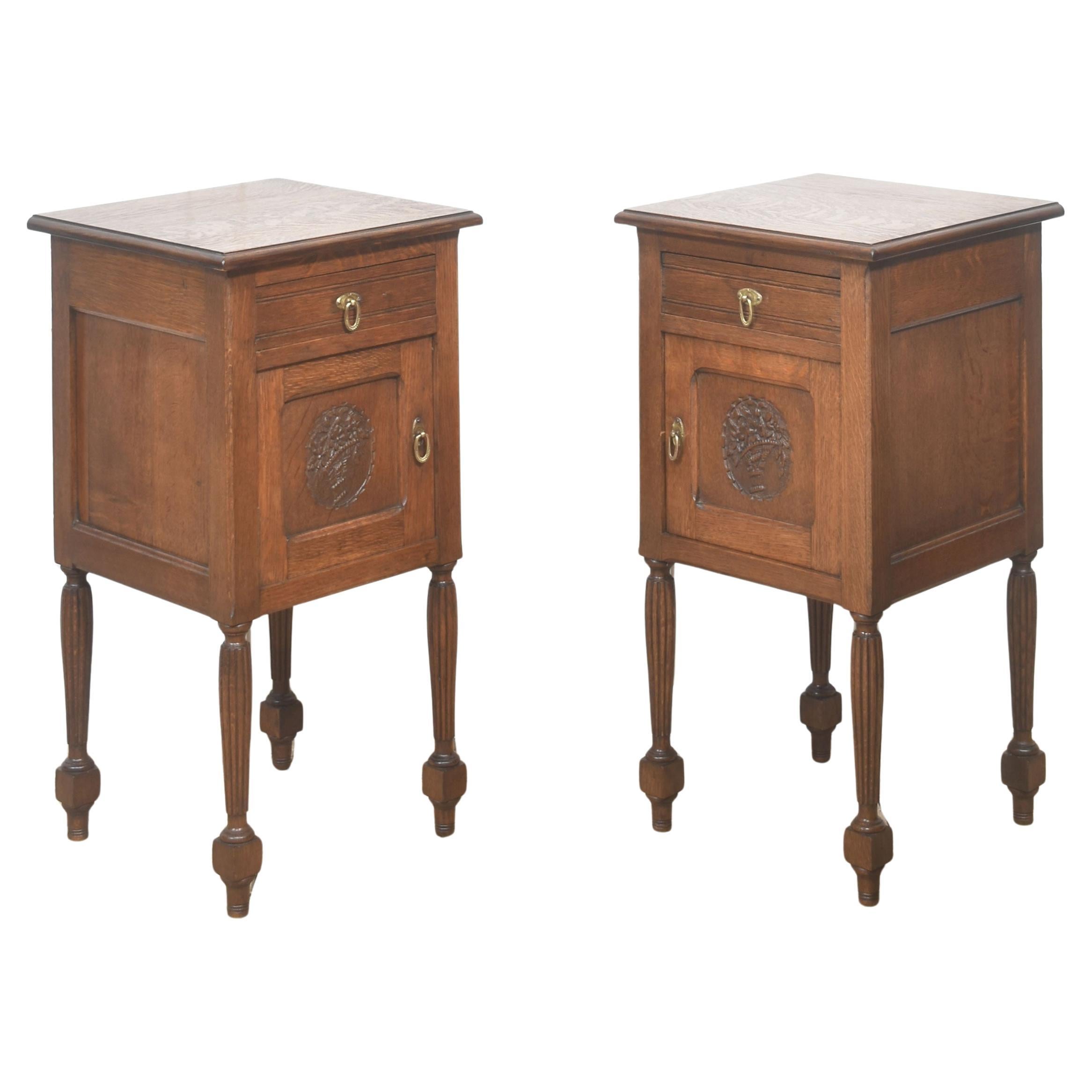 Paire de tables de chevet en Oak