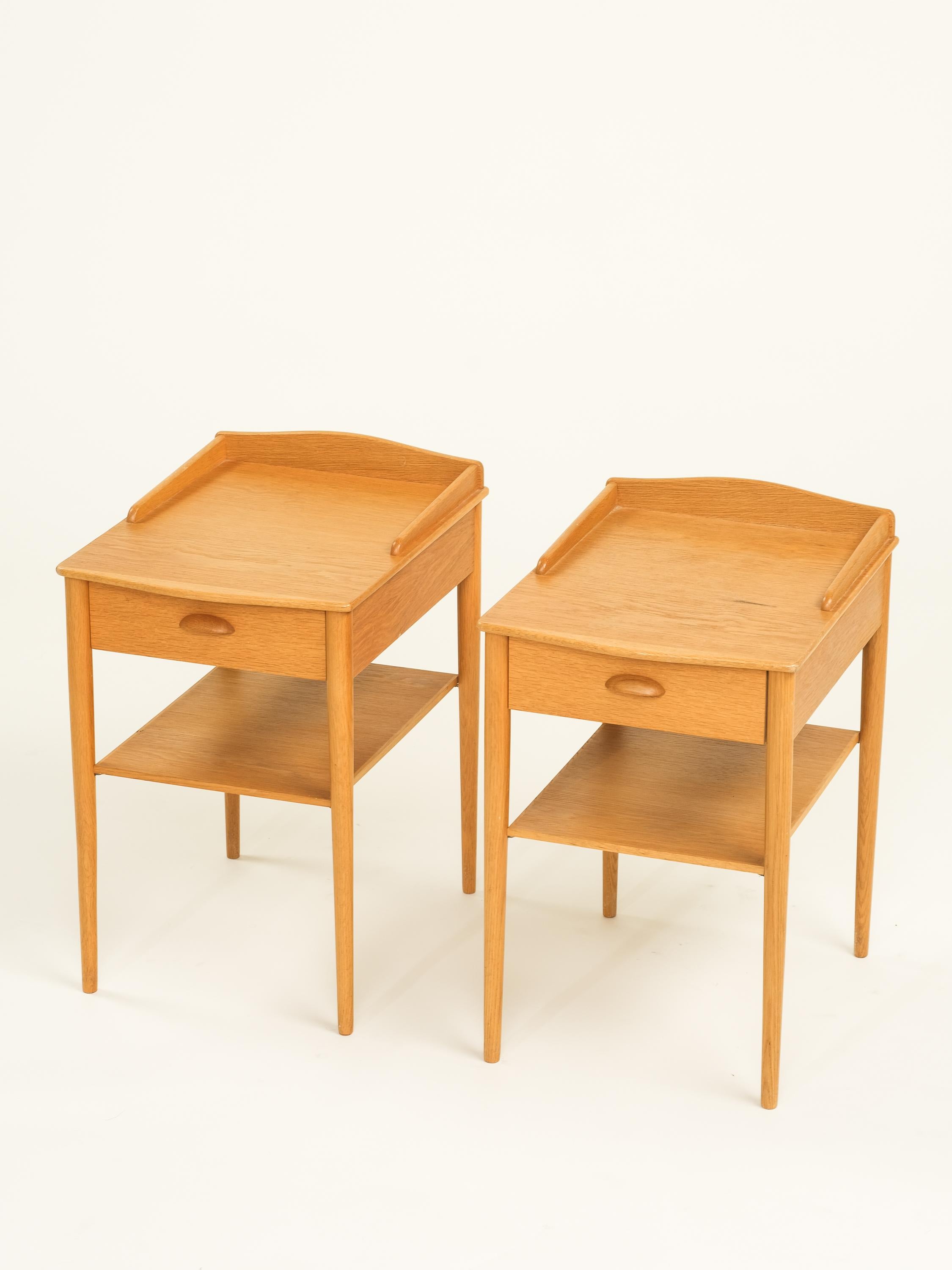 Scandinavian Modern Pair of Oak Bedside Tables by Ab Erik Andersson for Rottne, Sweden, 1960s For Sale