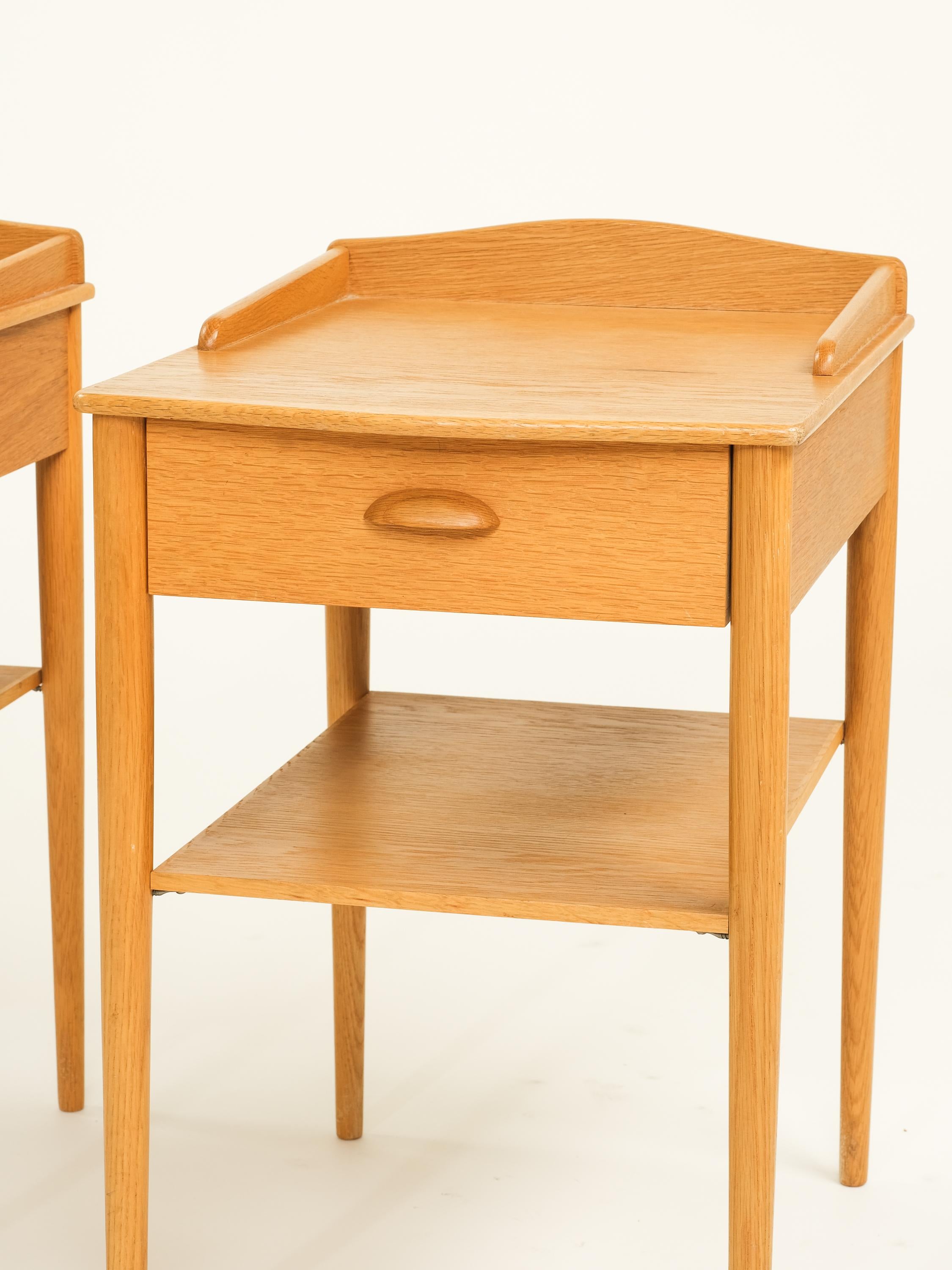 Pair of Oak Bedside Tables by Ab Erik Andersson for Rottne, Sweden, 1960s In Good Condition For Sale In Karis, Nyland