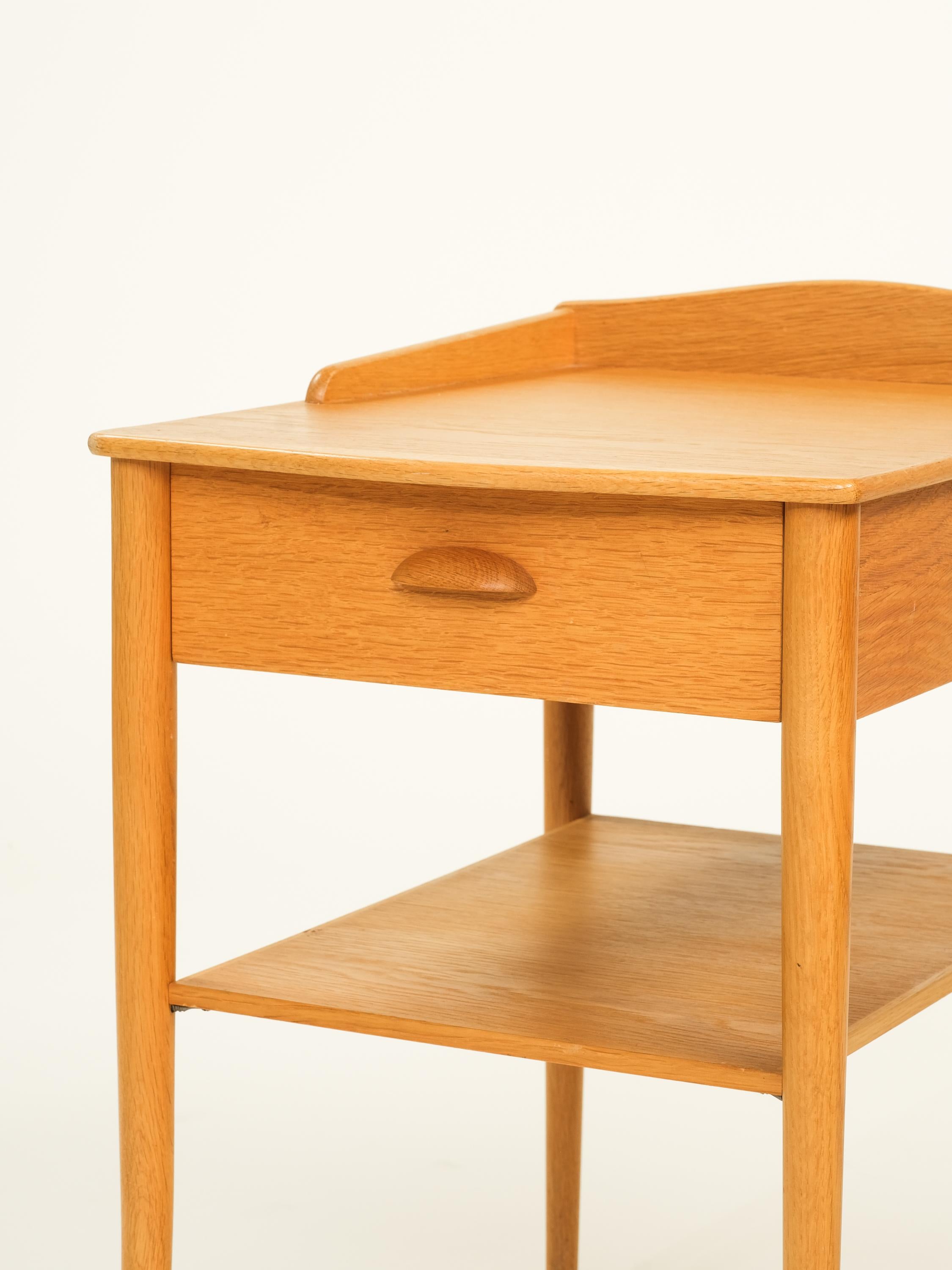 Mid-20th Century Pair of Oak Bedside Tables by Ab Erik Andersson for Rottne, Sweden, 1960s For Sale