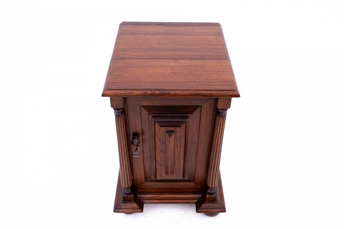 Pair of oak bedside tables, France, circa 1920. For Sale 3