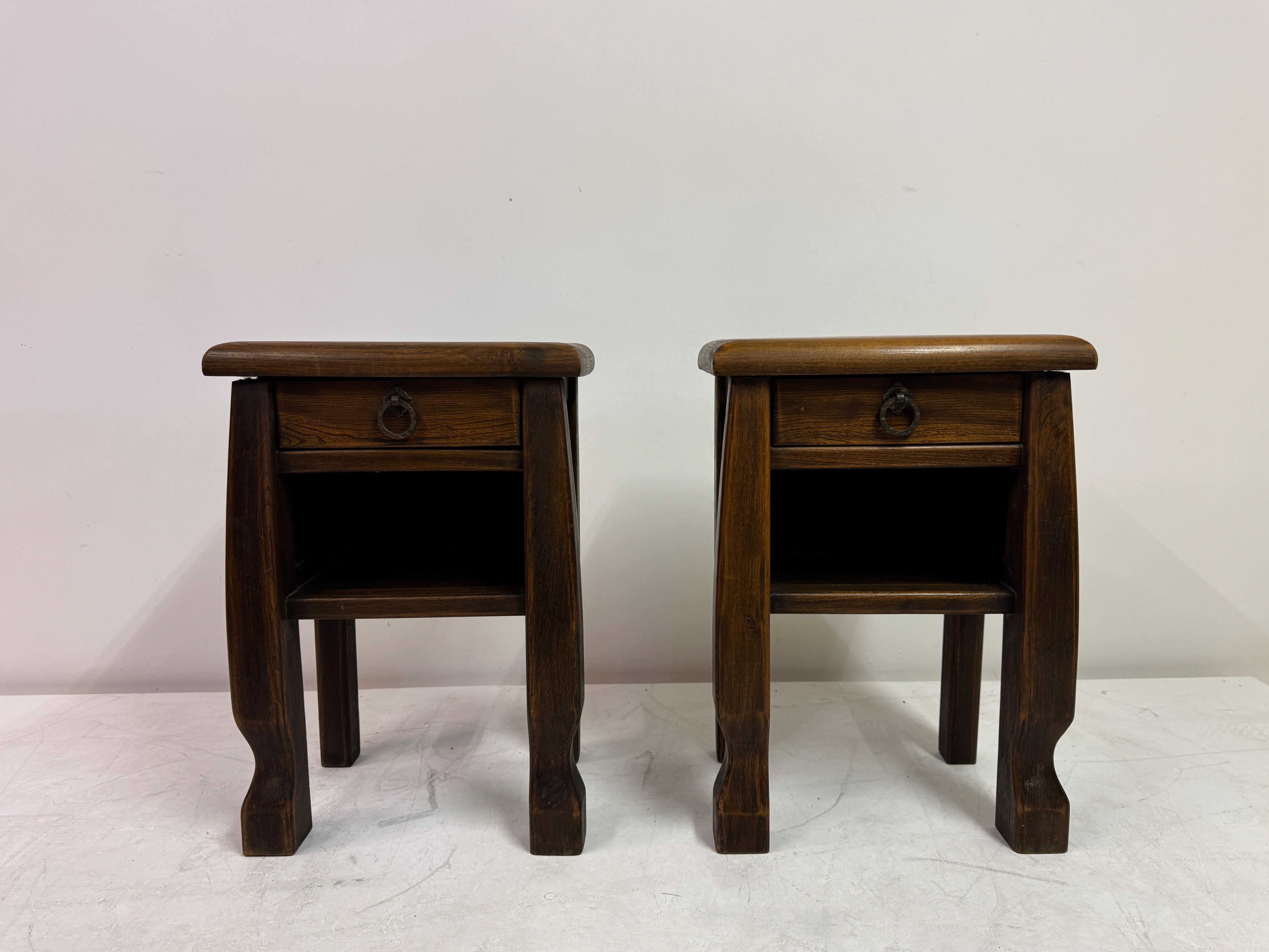 Brutalismo Coppia di comodini in Oak nello stile di Olavi Hänninen in vendita