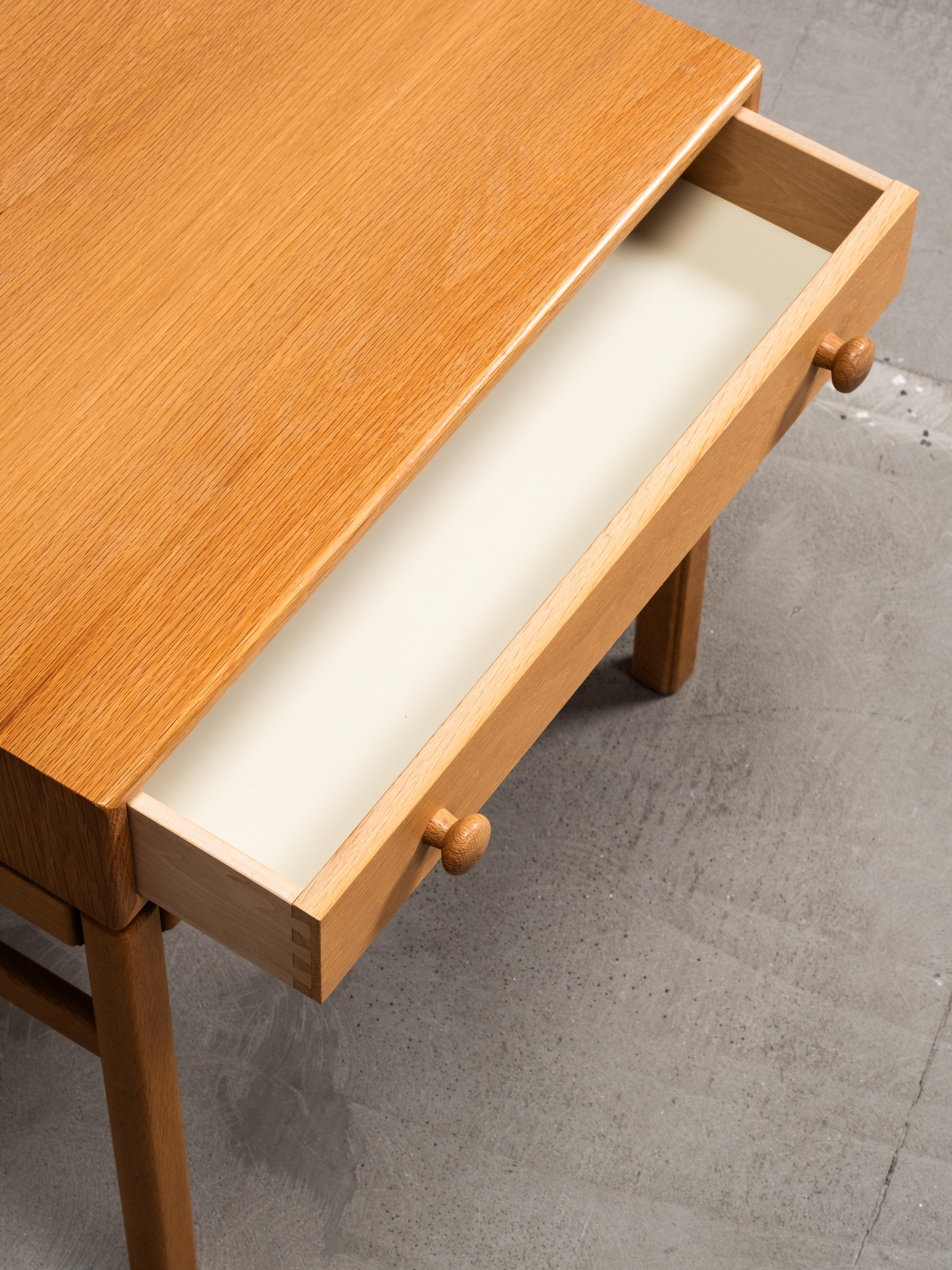 Paire de tables de chevet en chêne Model No No par Engström & Myrstrand, Suède, années 1960 en vente 3