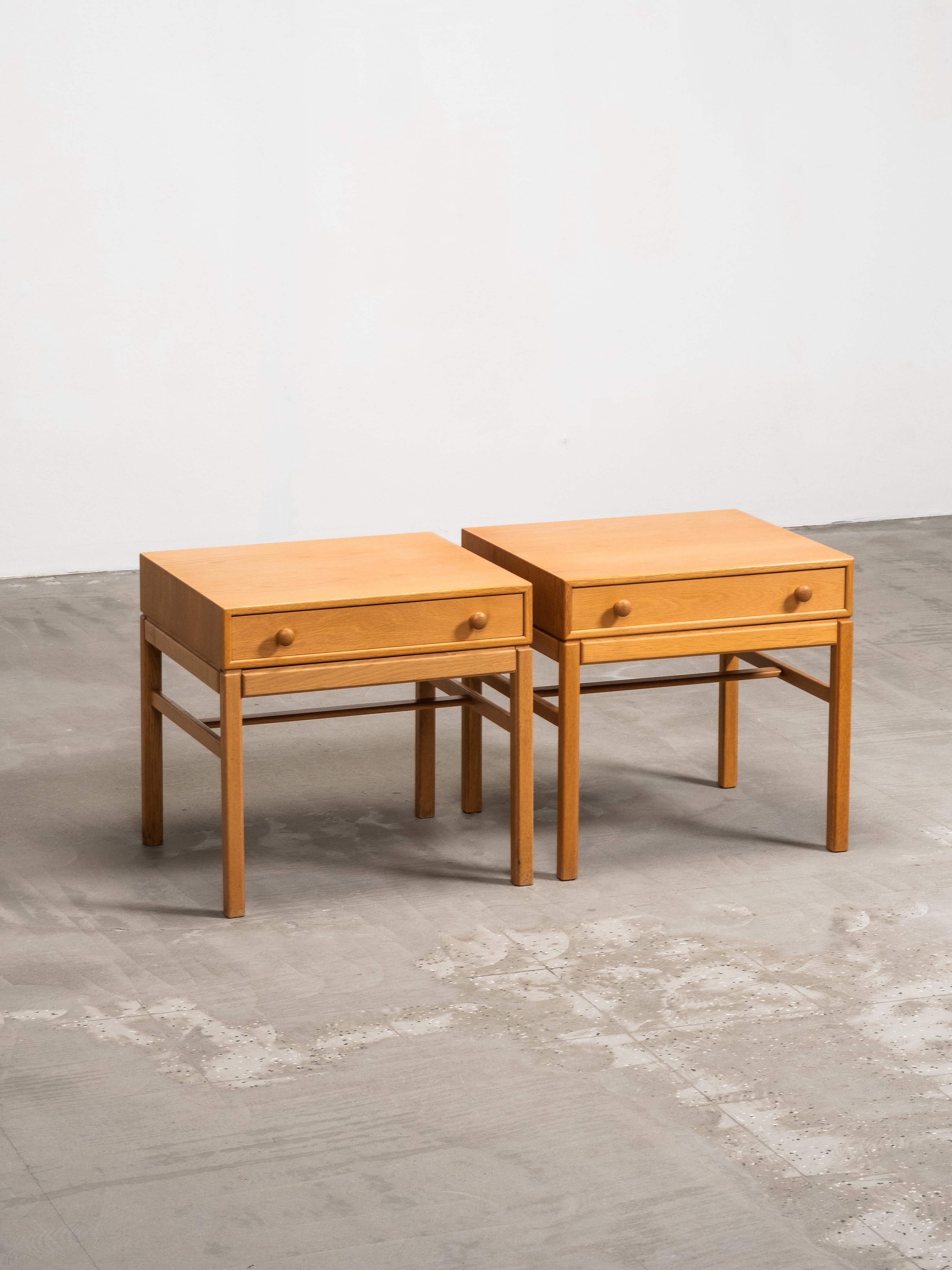 Paire de tables de chevet en chêne Model No No par Engström & Myrstrand, Suède, années 1960 en vente 5