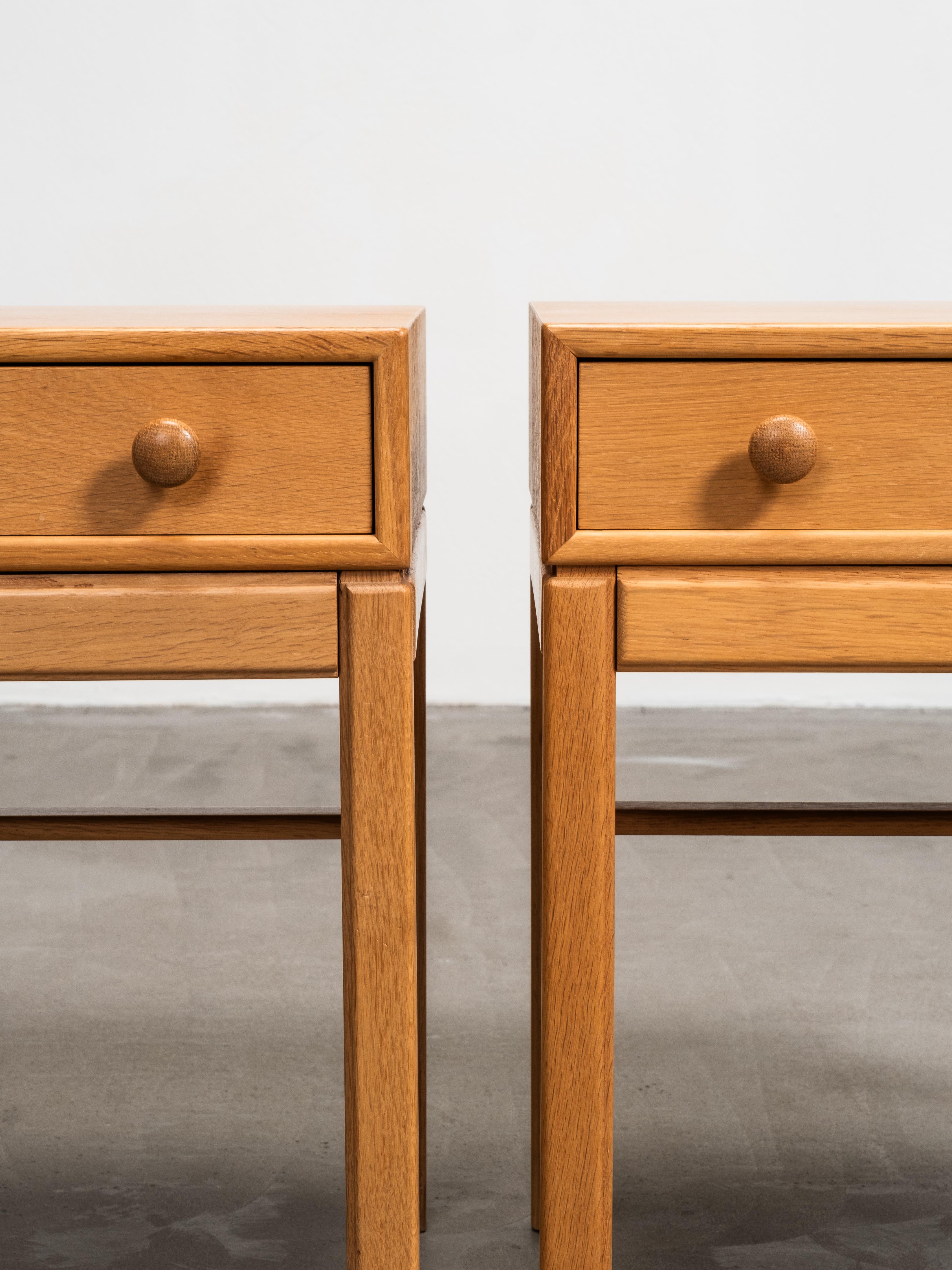Paire de tables de chevet en chêne Model No No par Engström & Myrstrand, Suède, années 1960 en vente 6