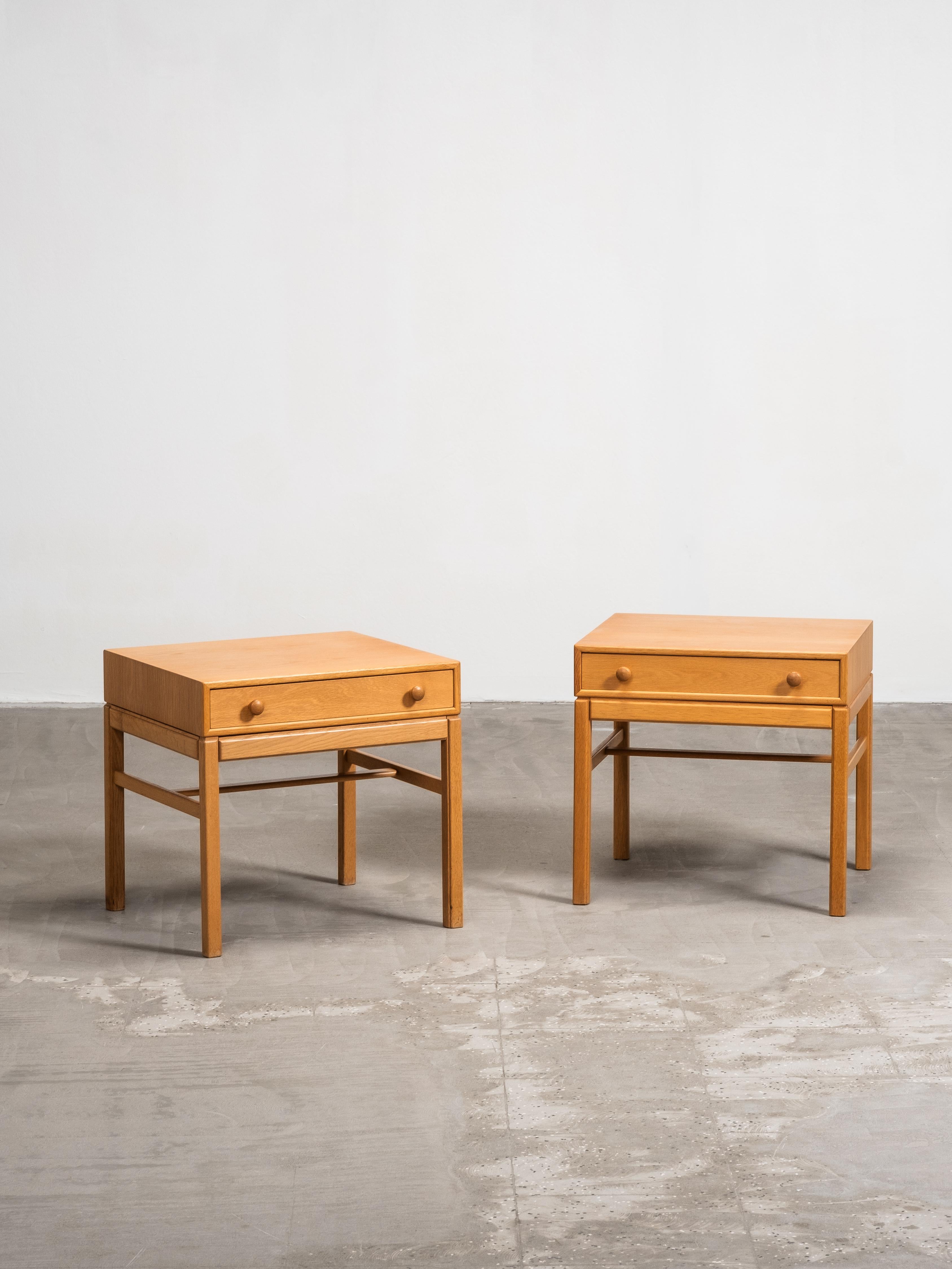 Paire de tables de chevet en chêne de la série 