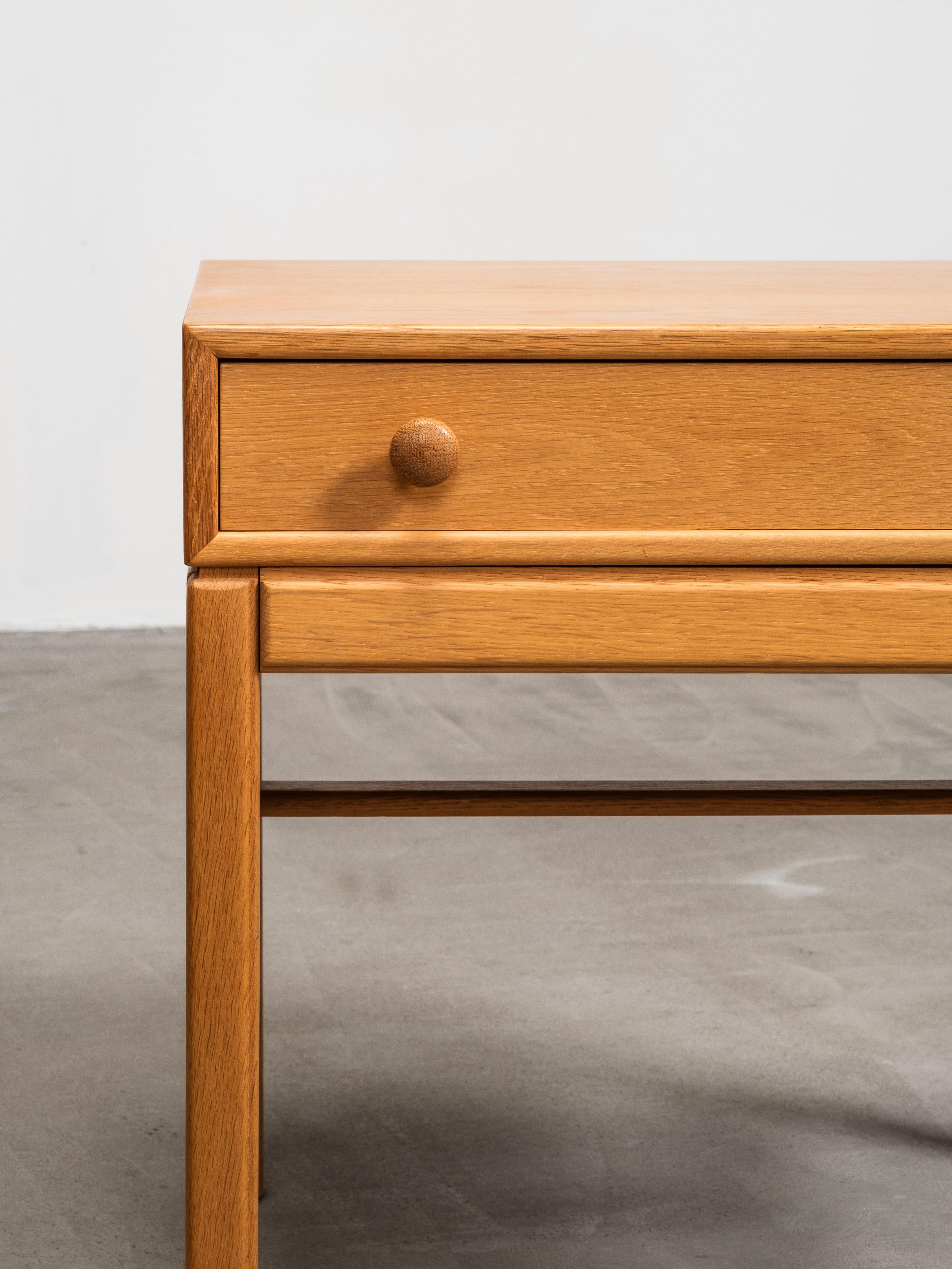 Paire de tables de chevet en chêne Model No No par Engström & Myrstrand, Suède, années 1960 en vente 1